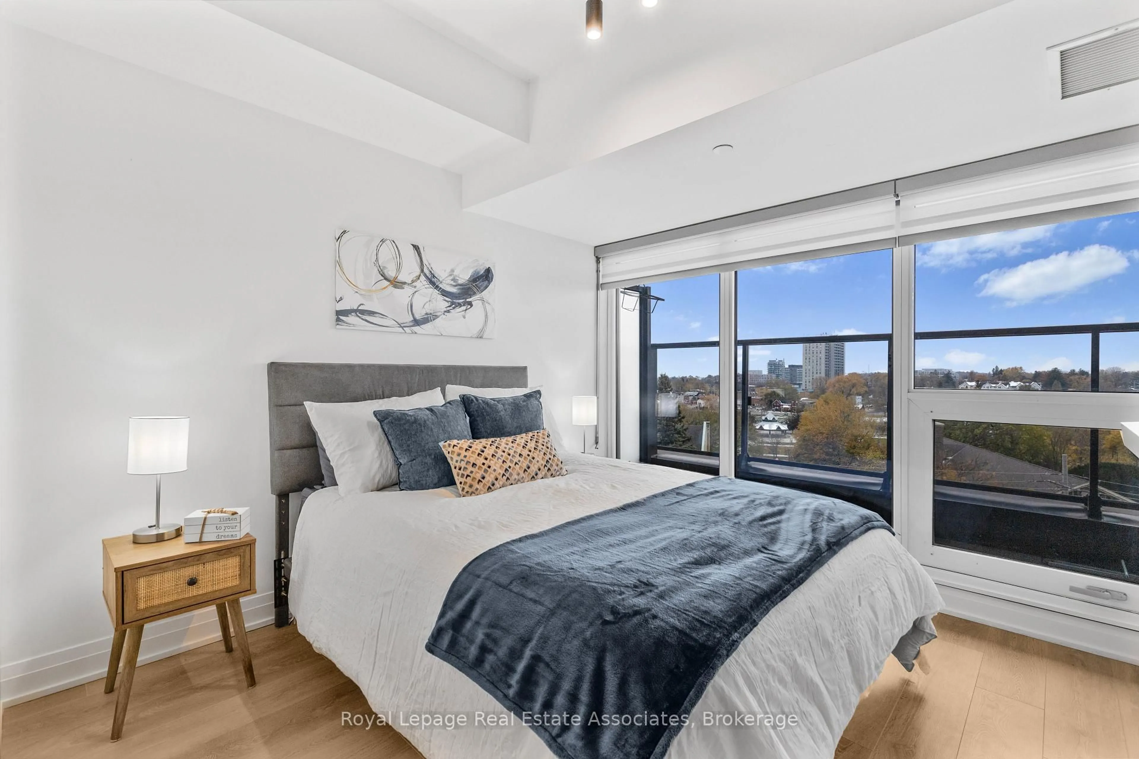 Bedroom with bed, unknown for 21 Park St #805, Mississauga Ontario L5G 0C2