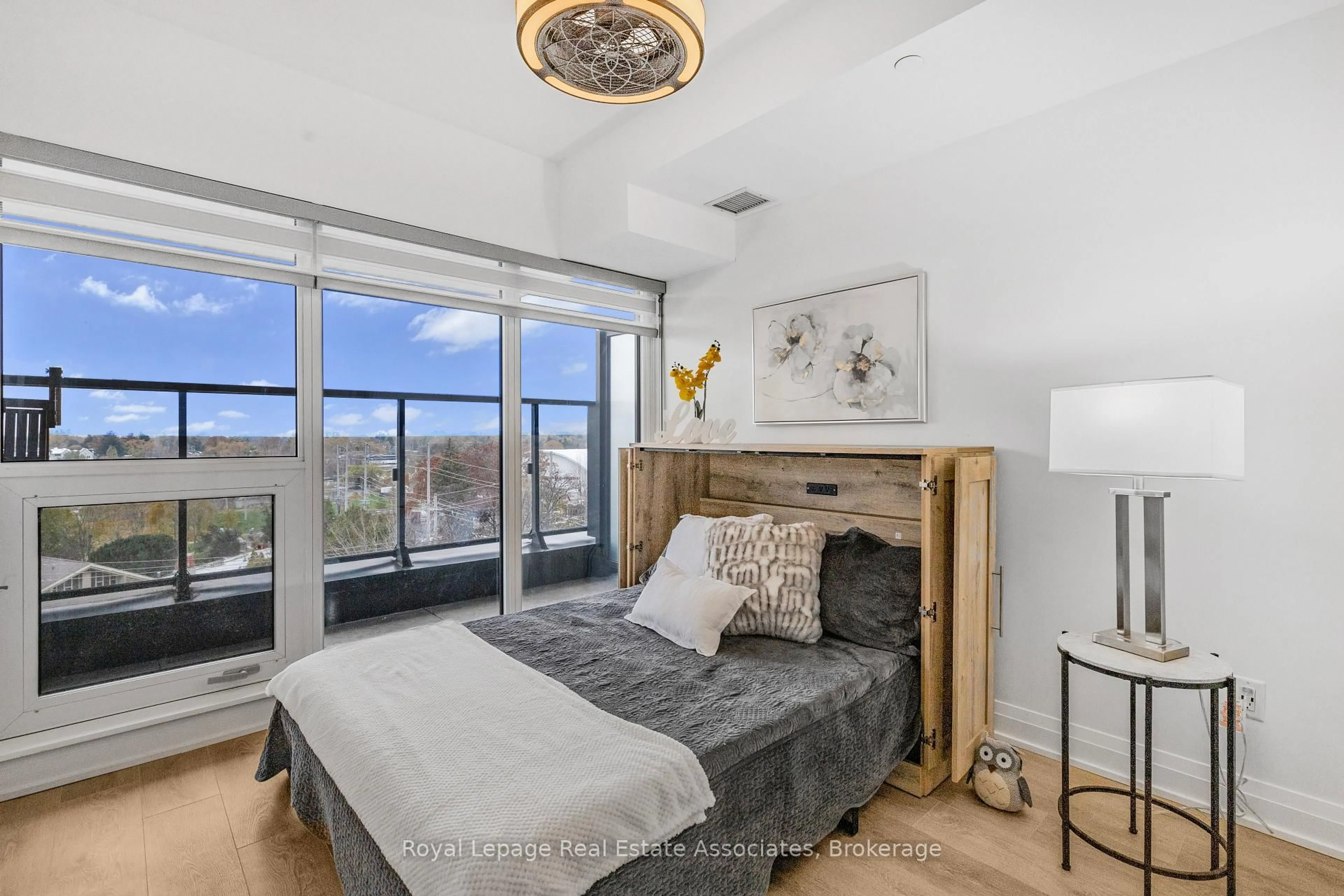 Bedroom with bed, unknown for 21 Park St #805, Mississauga Ontario L5G 0C2