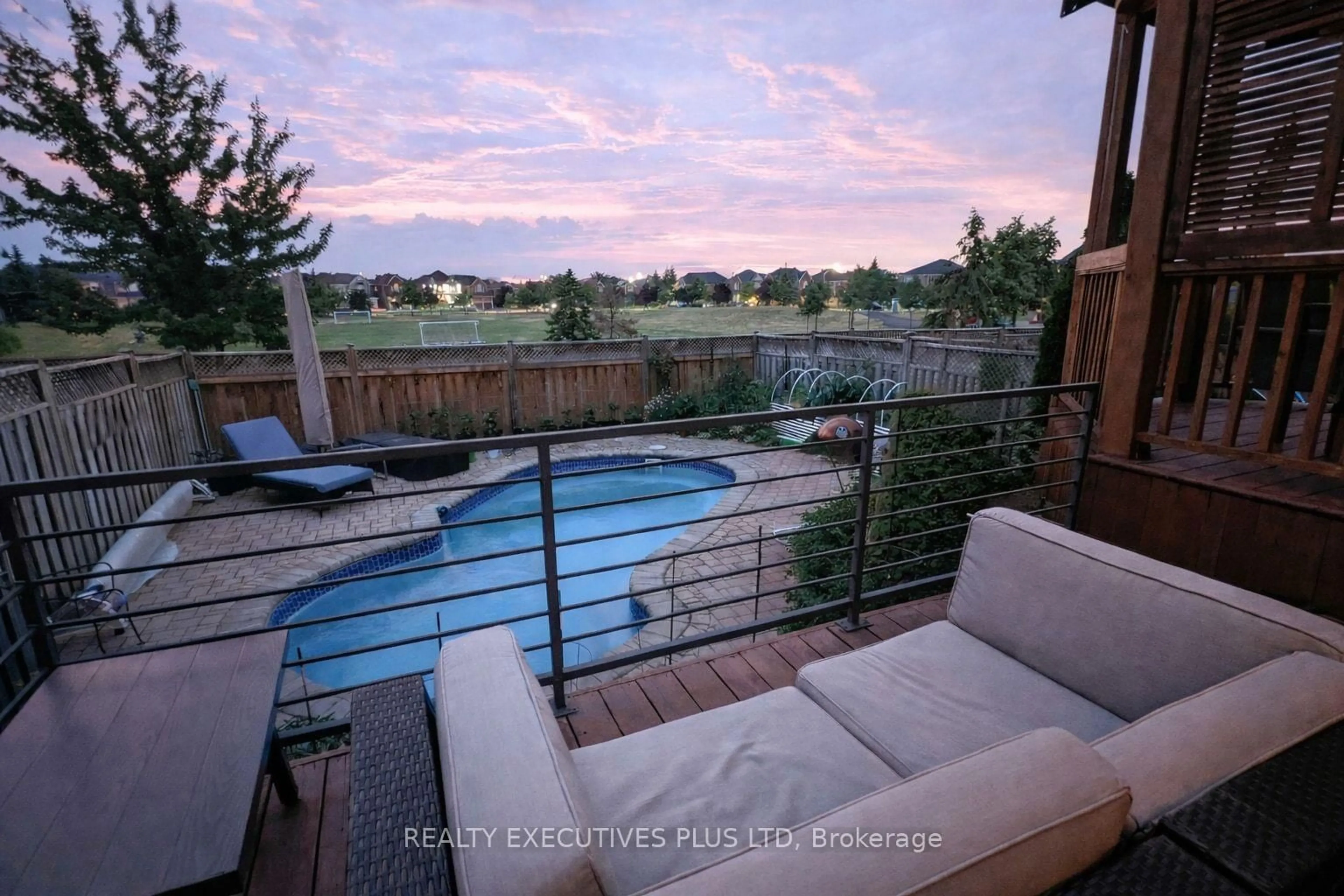 Patio, water/lake/river/ocean view for 3113 Owls Foot Dr, Mississauga Ontario L5M 6T8