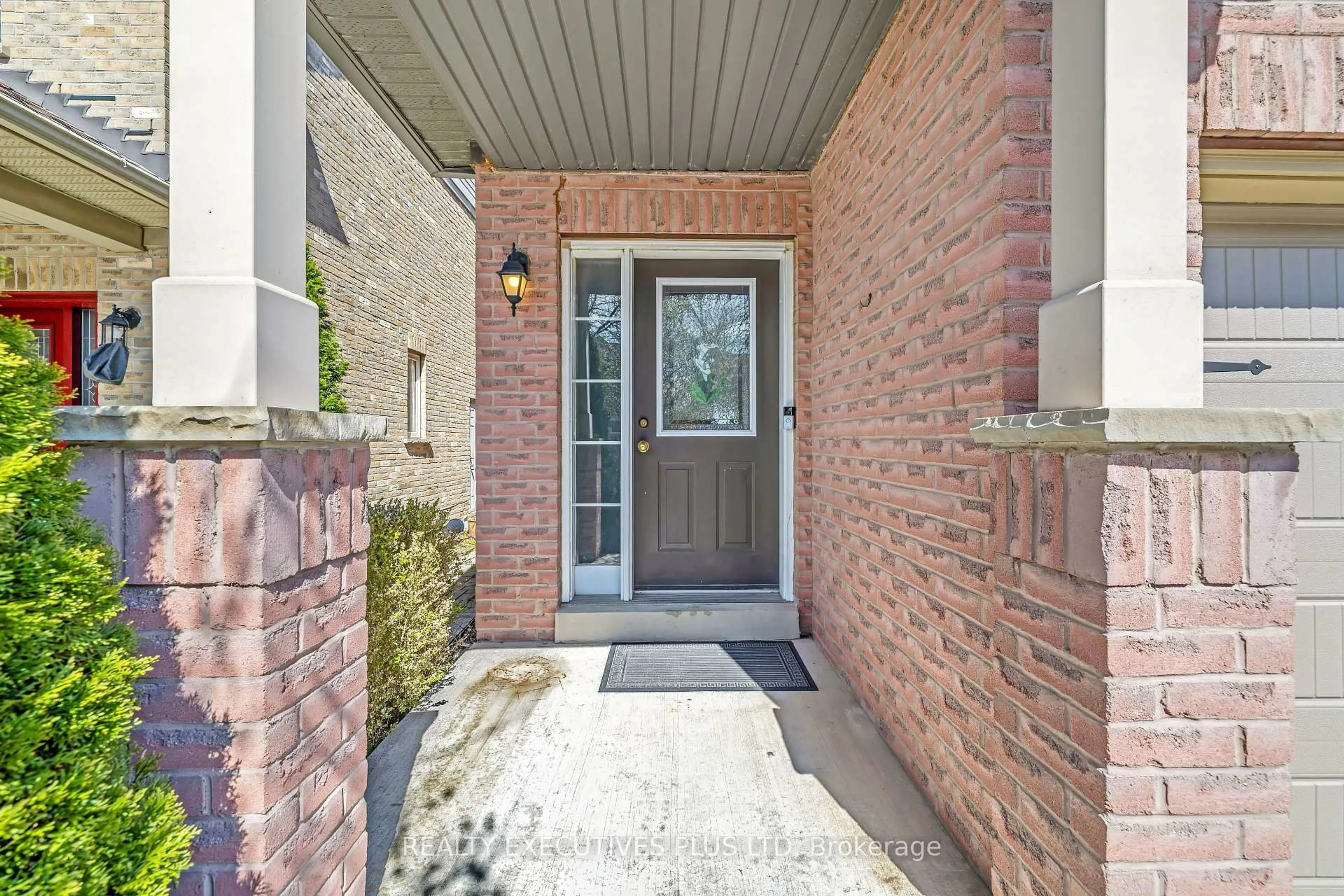 Indoor entryway for 3113 Owls Foot Dr, Mississauga Ontario L5M 6T8