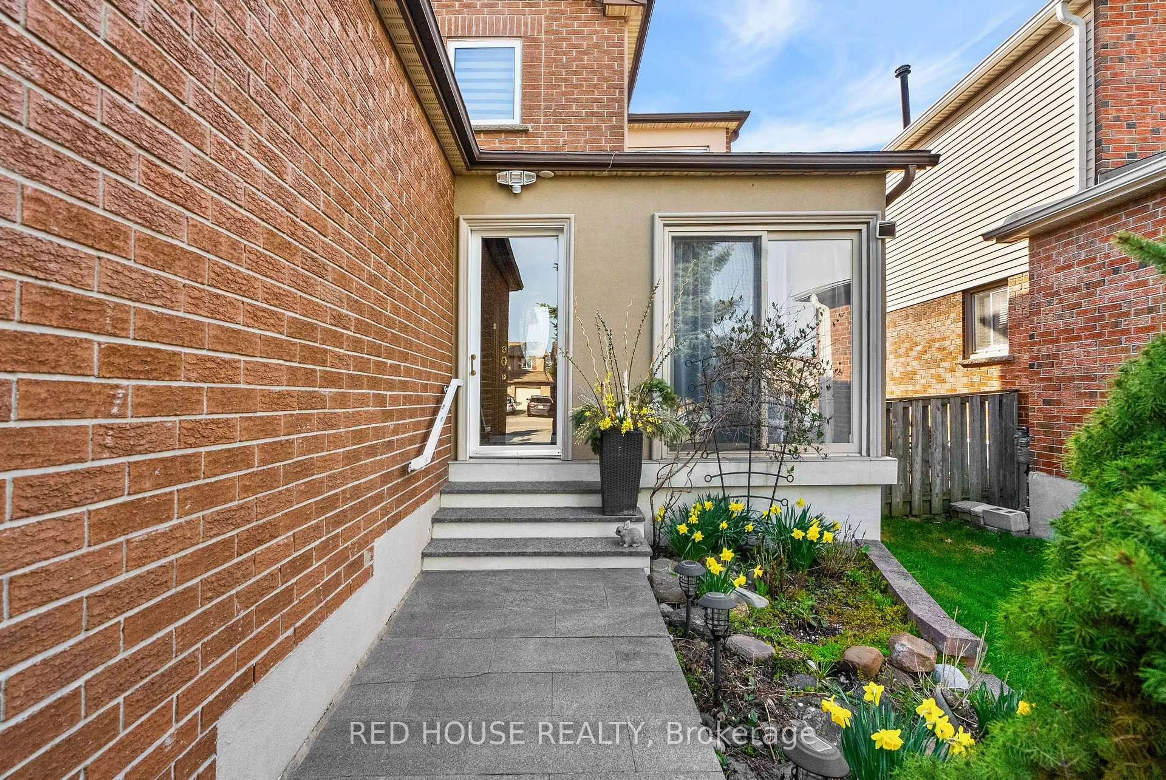 Home with brick exterior material, street for 4330 Forest Fire Lane, Mississauga Ontario L4W 3P4