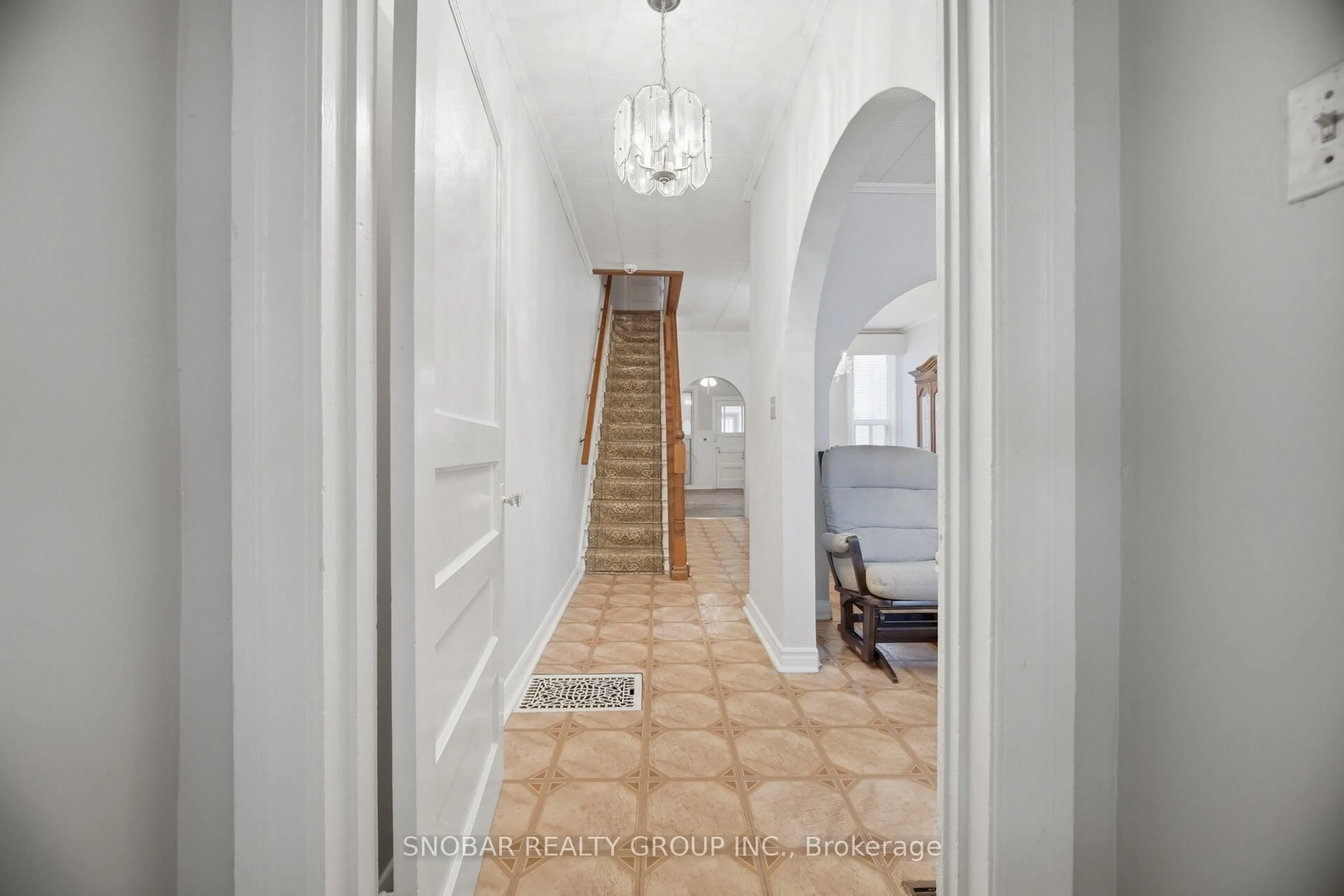 Indoor entryway for 102 Bartlett Ave, Toronto Ontario M6H 3E6