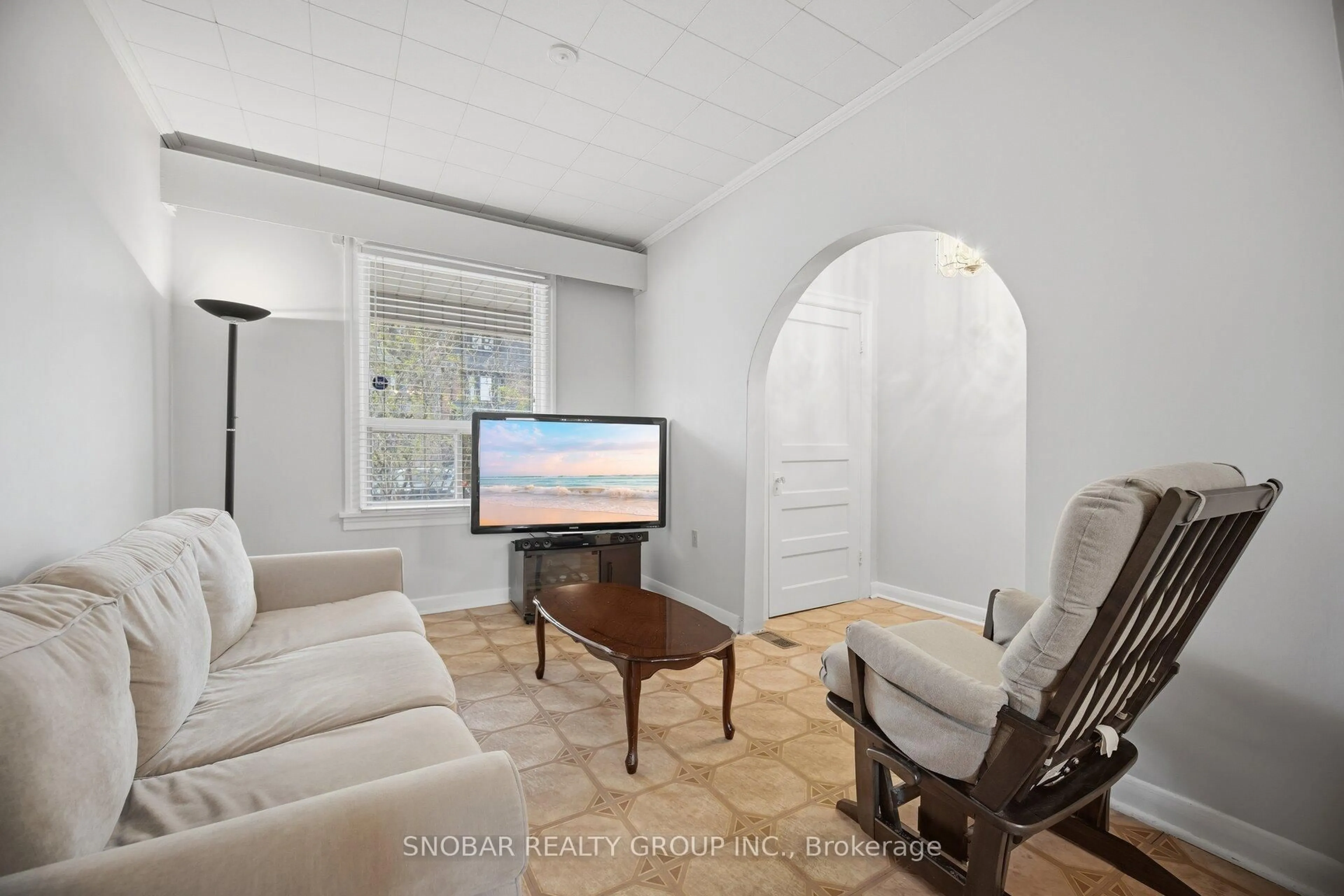 Living room with furniture, unknown for 102 Bartlett Ave, Toronto Ontario M6H 3E6