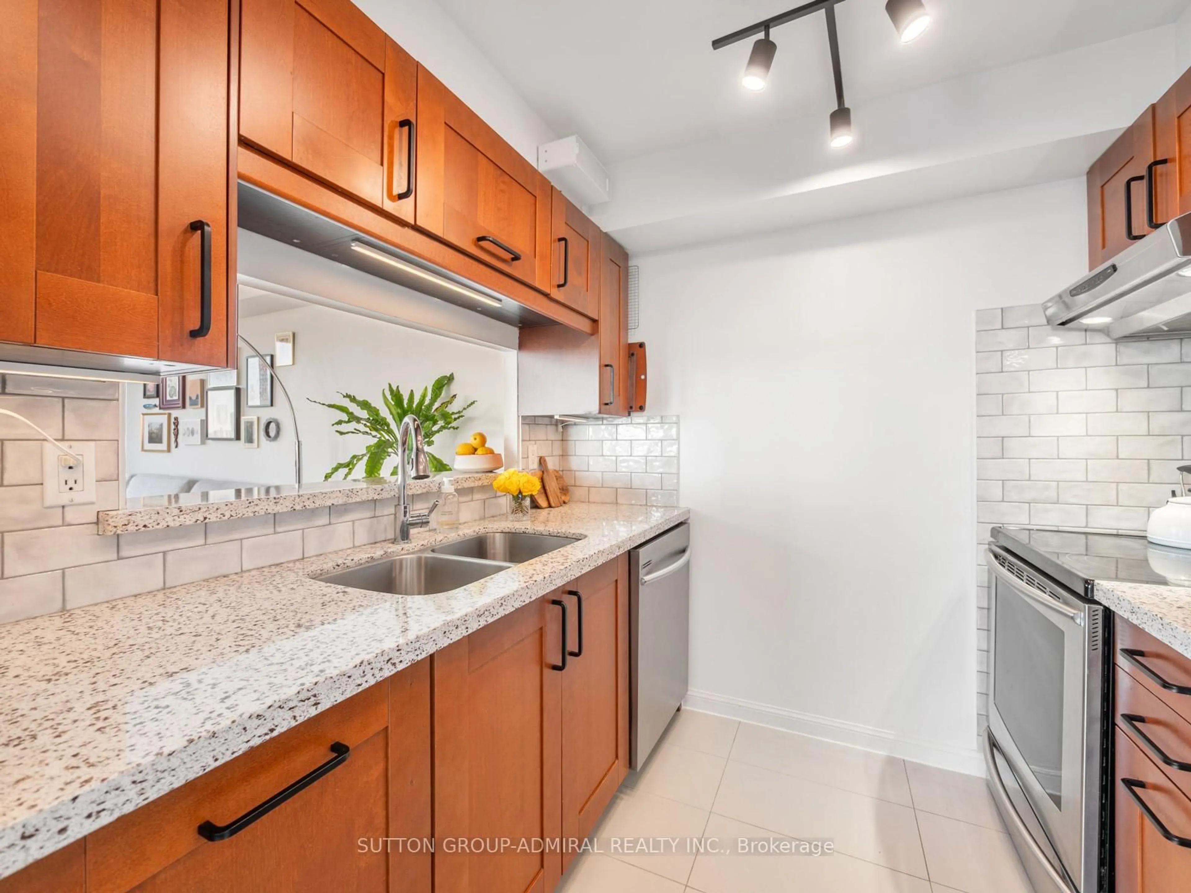 Standard kitchen, ceramic/tile floor for 3 Hickory Tree Rd #1603, Toronto Ontario M9N 3W5