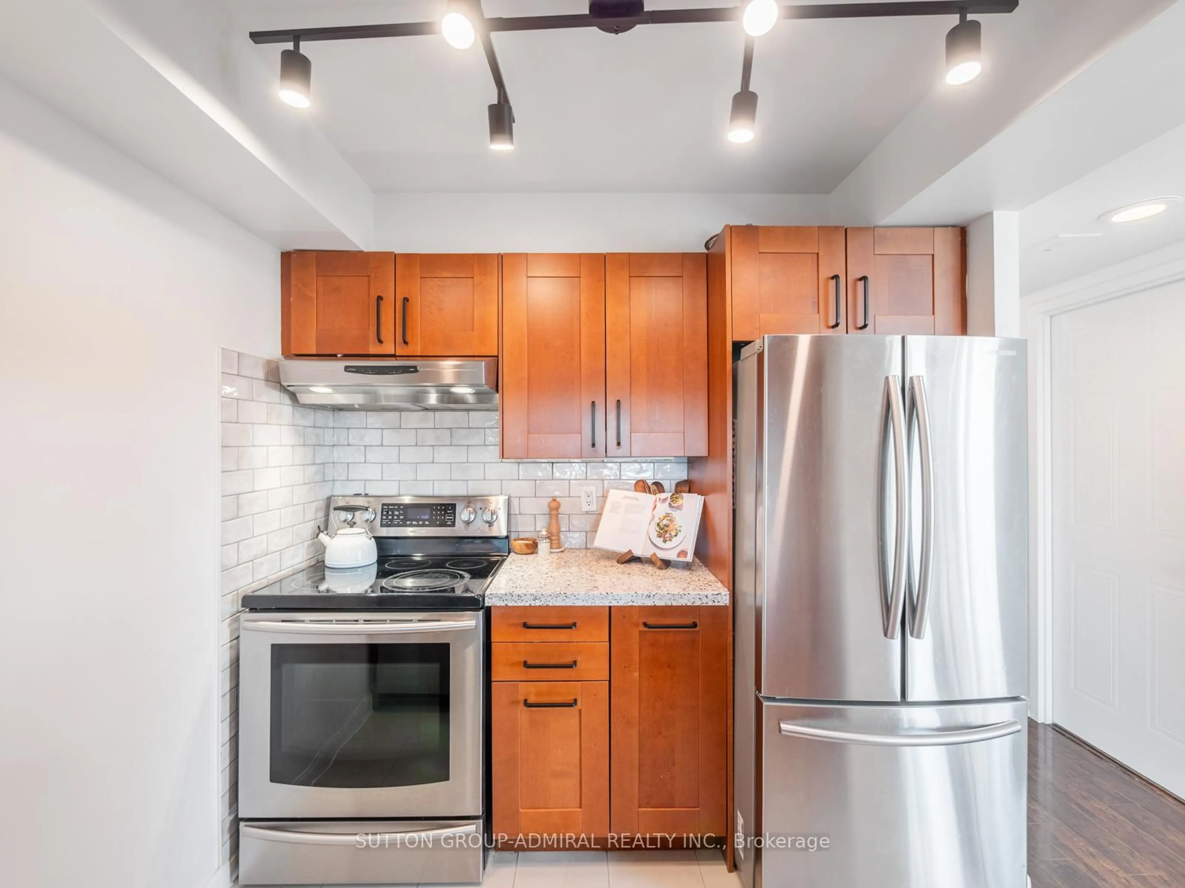 Standard kitchen, ceramic/tile floor for 3 Hickory Tree Rd #1603, Toronto Ontario M9N 3W5