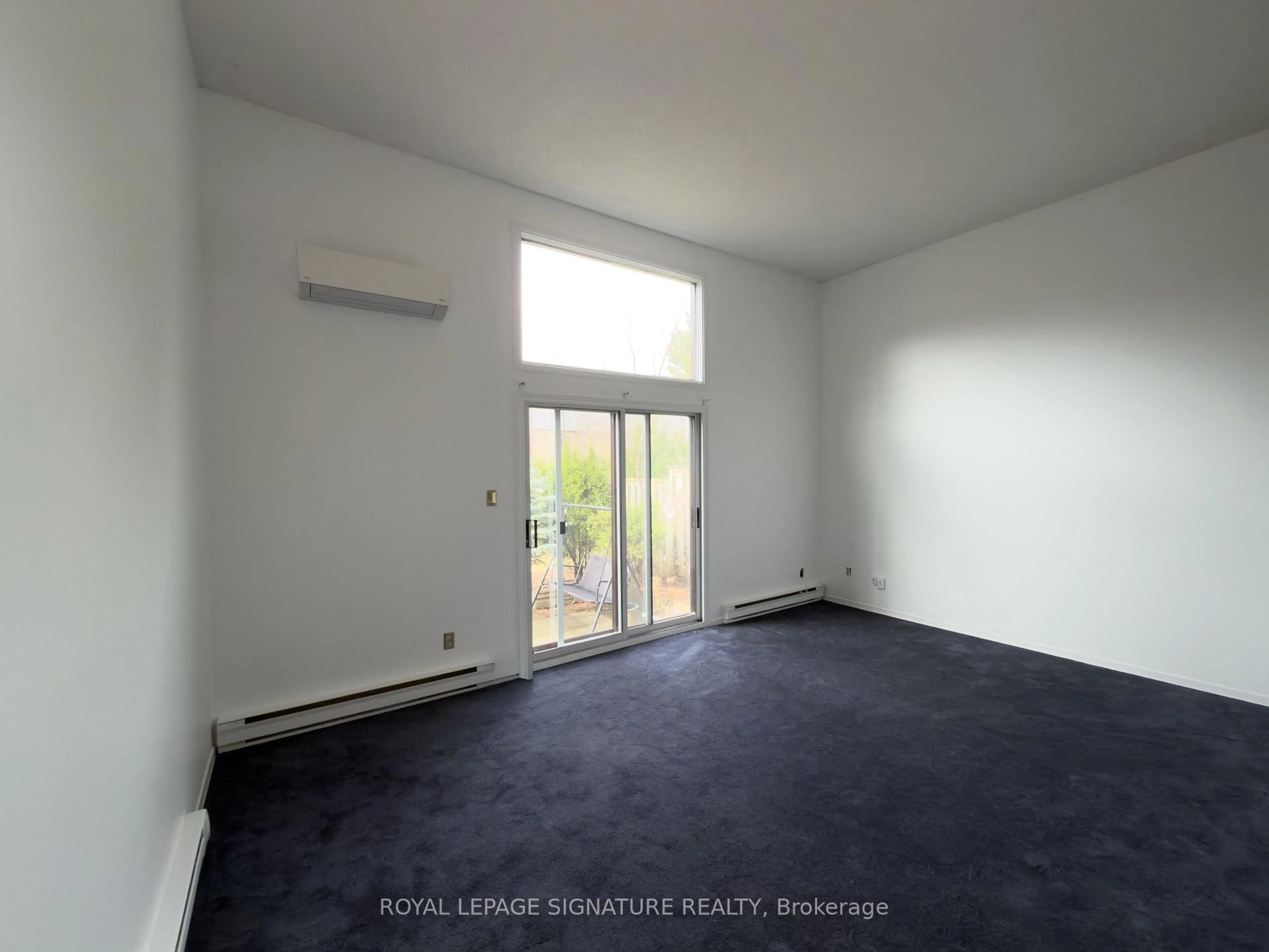 A pic of a room for 6860 Glen Erin Dr #33, Mississauga Ontario L5N 2E1