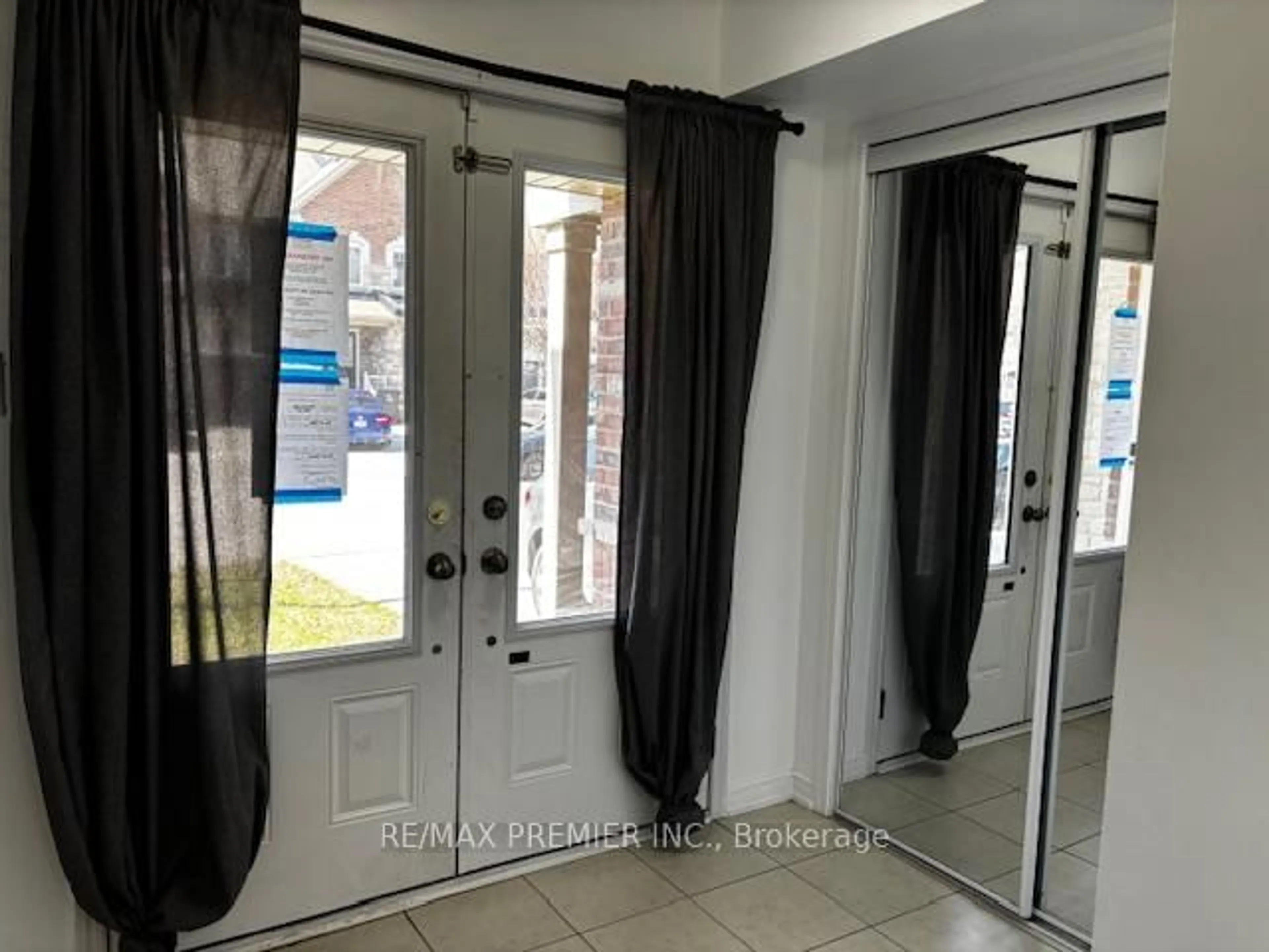 Indoor entryway for 9 Daylight St, Brampton Ontario L7A 4N5