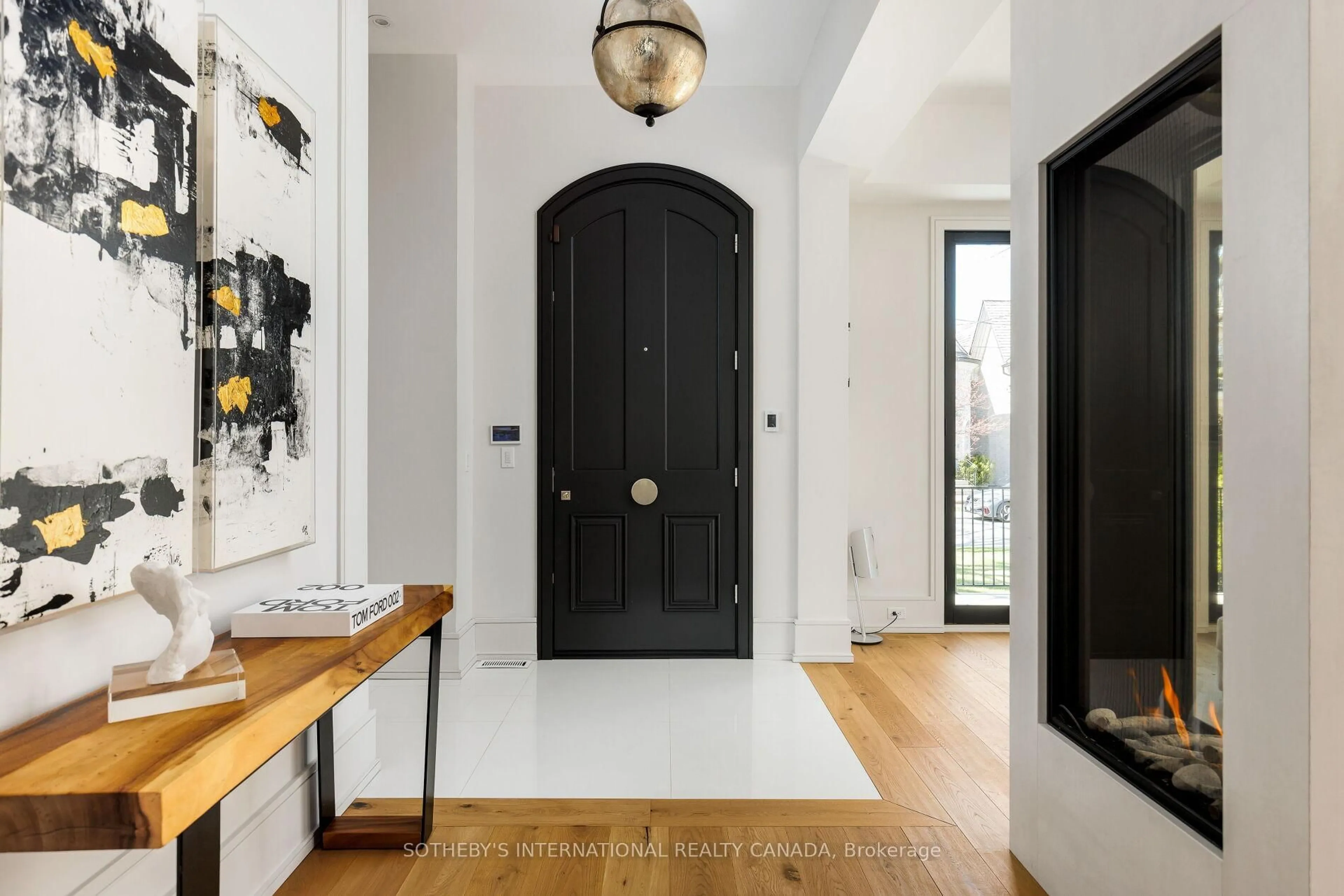 Indoor entryway for 85 Kingsway Cres, Toronto Ontario M8X 2R8