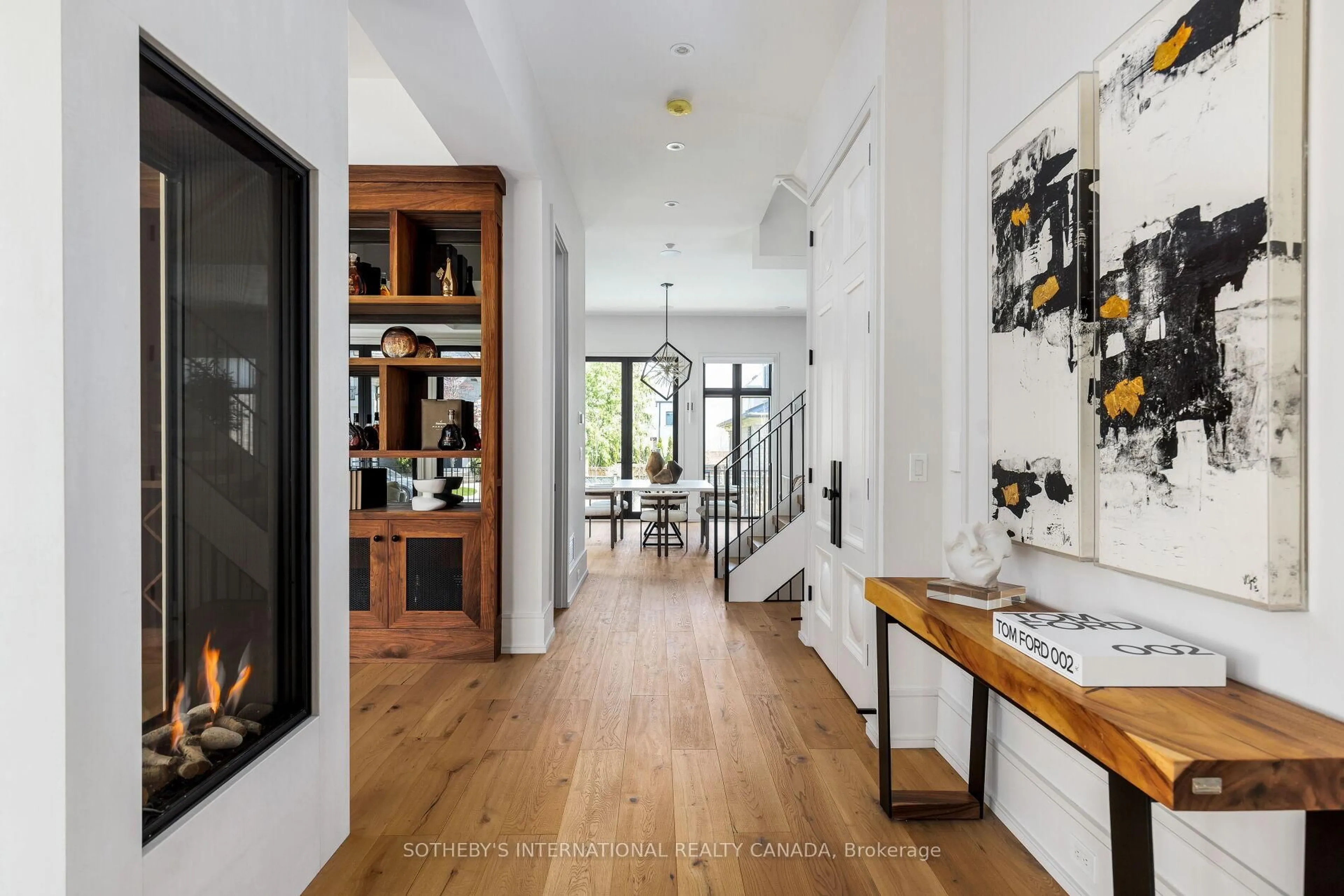 Indoor entryway for 85 Kingsway Cres, Toronto Ontario M8X 2R8