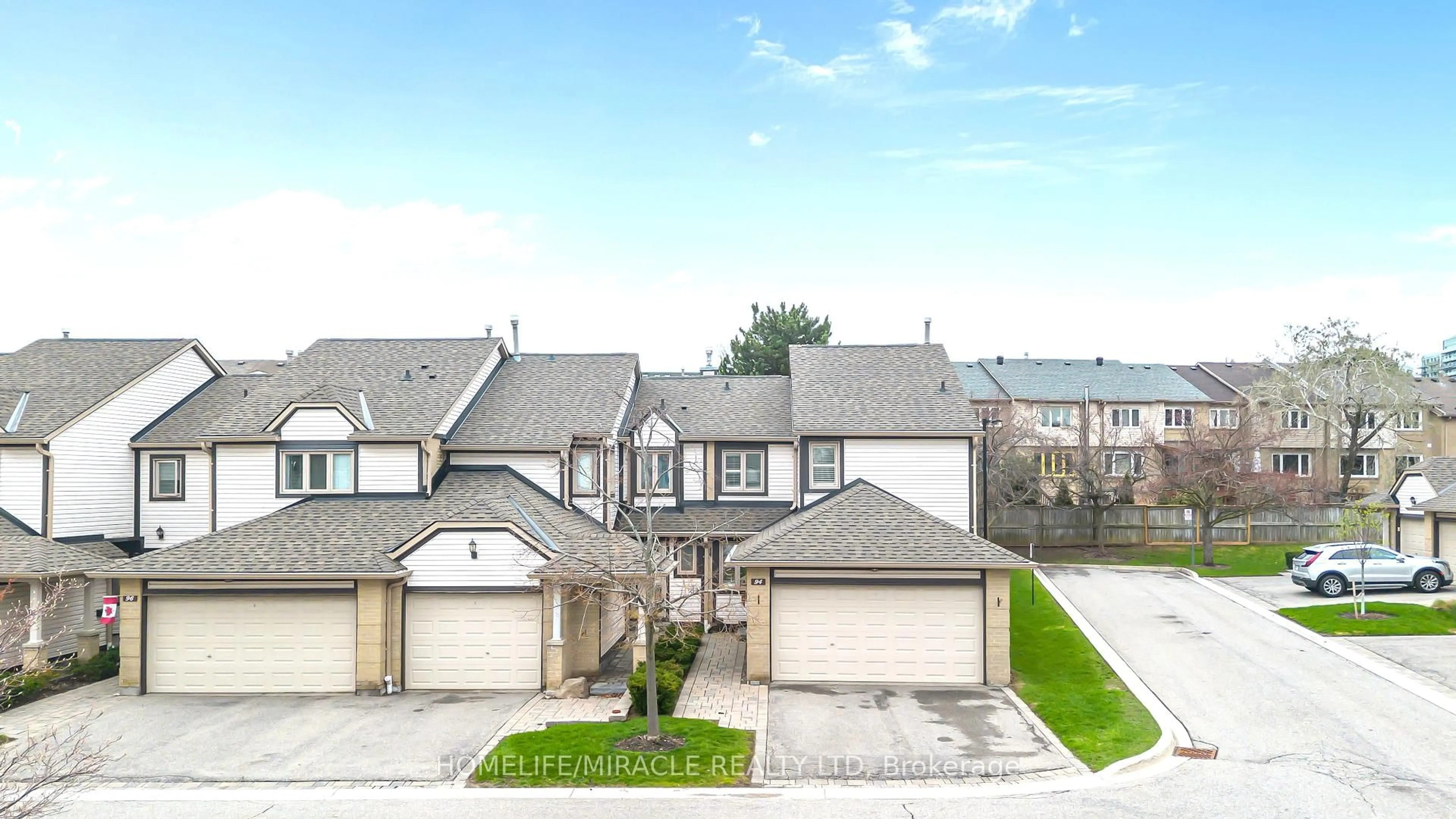 A pic from outside/outdoor area/front of a property/back of a property/a pic from drone, street for 2275 Credit Valley Rd #94, Mississauga Ontario L5N 4N5