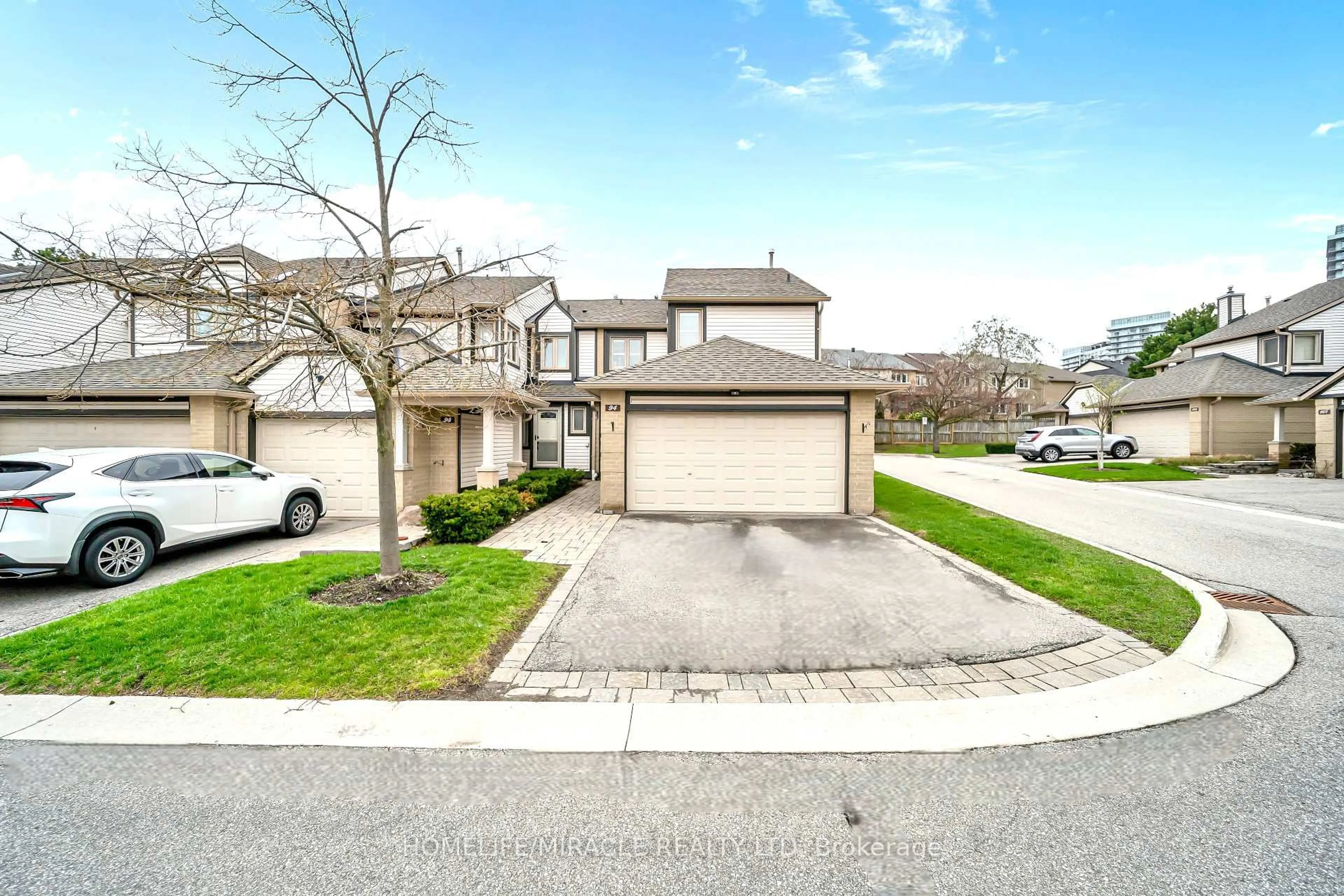 A pic from outside/outdoor area/front of a property/back of a property/a pic from drone, street for 2275 Credit Valley Rd #94, Mississauga Ontario L5N 4N5
