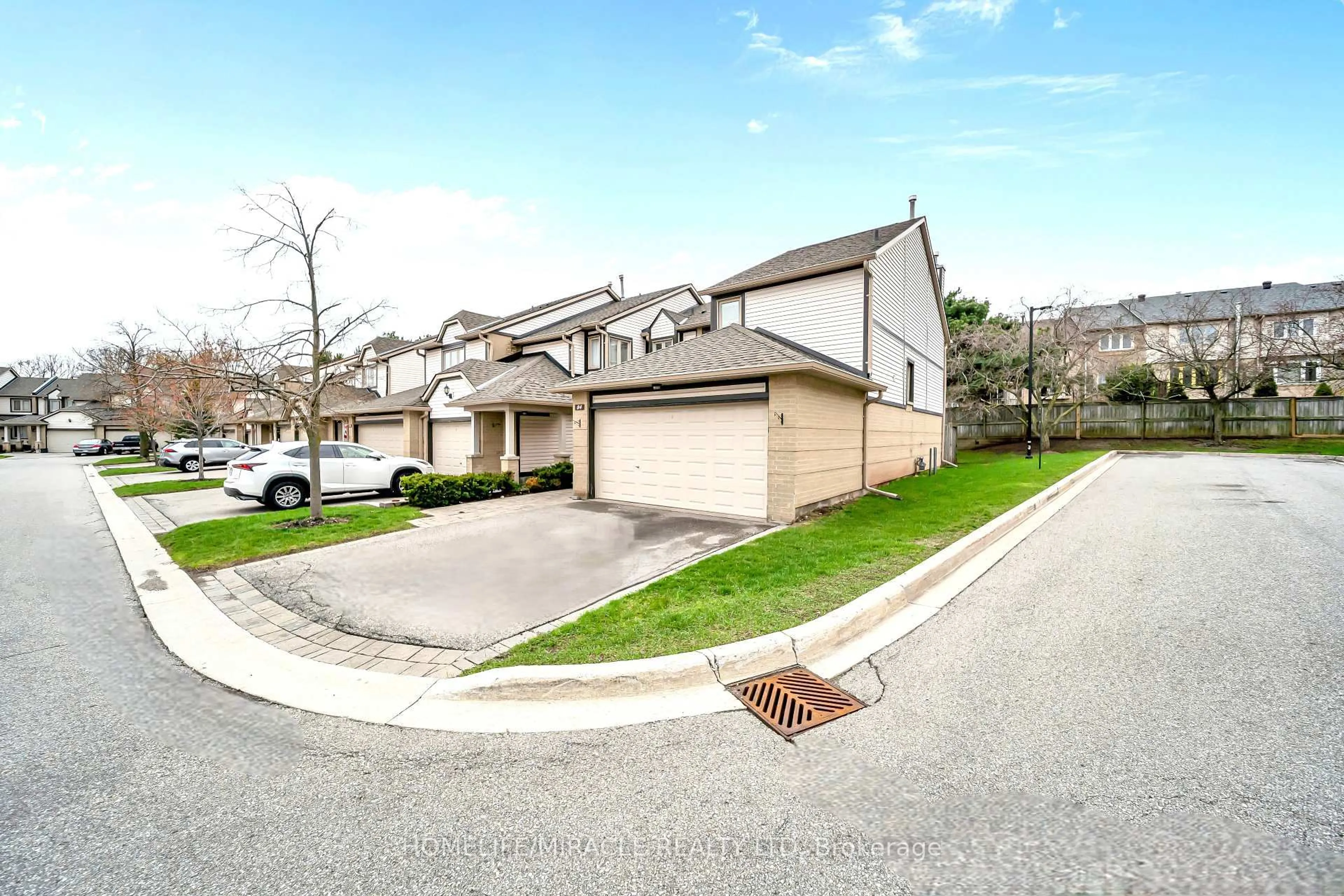 A pic from outside/outdoor area/front of a property/back of a property/a pic from drone, street for 2275 Credit Valley Rd #94, Mississauga Ontario L5N 4N5