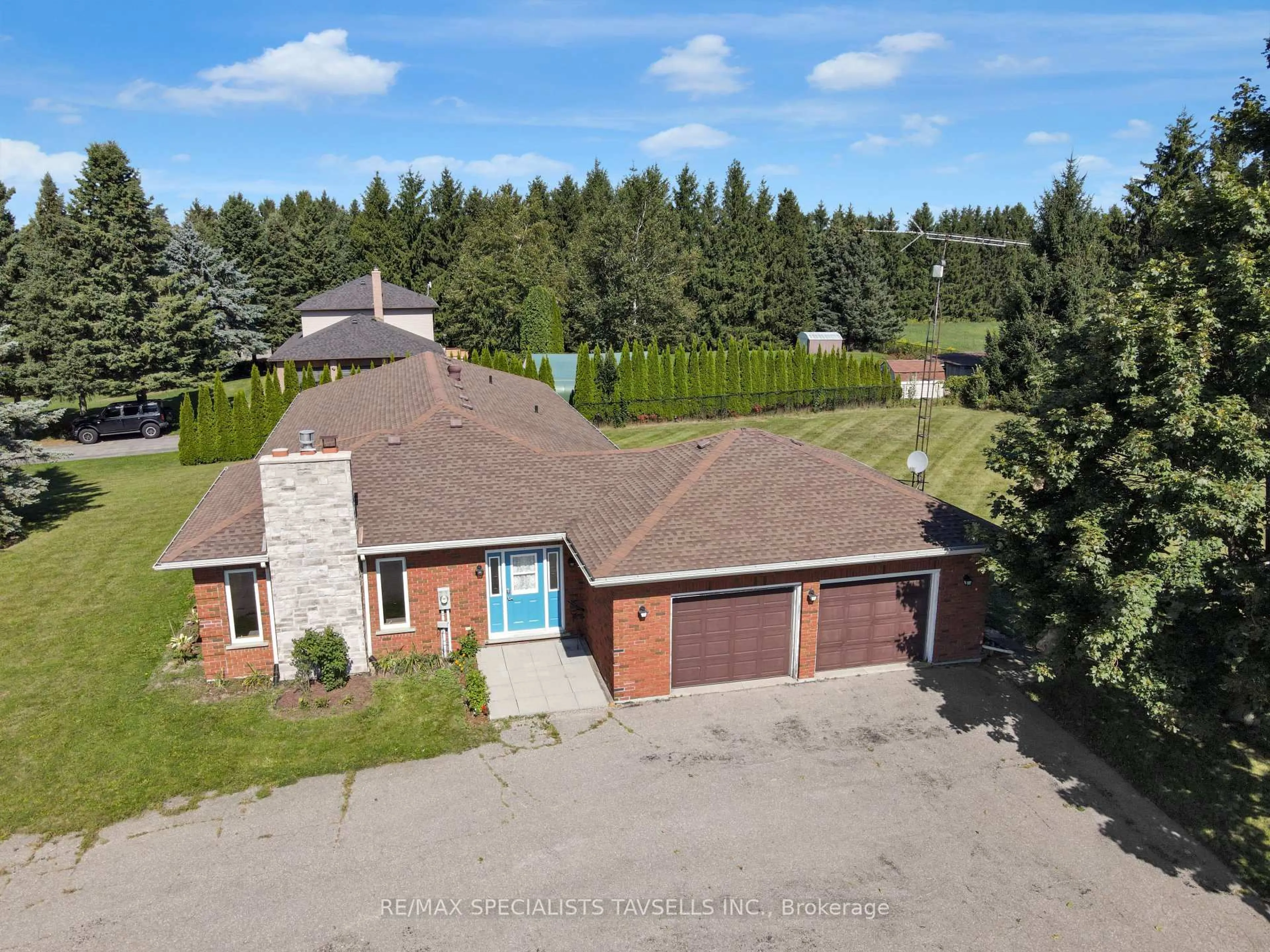 A pic from outside/outdoor area/front of a property/back of a property/a pic from drone, street for 18161 St Andrews Rd, Caledon Ontario L7K 2C5