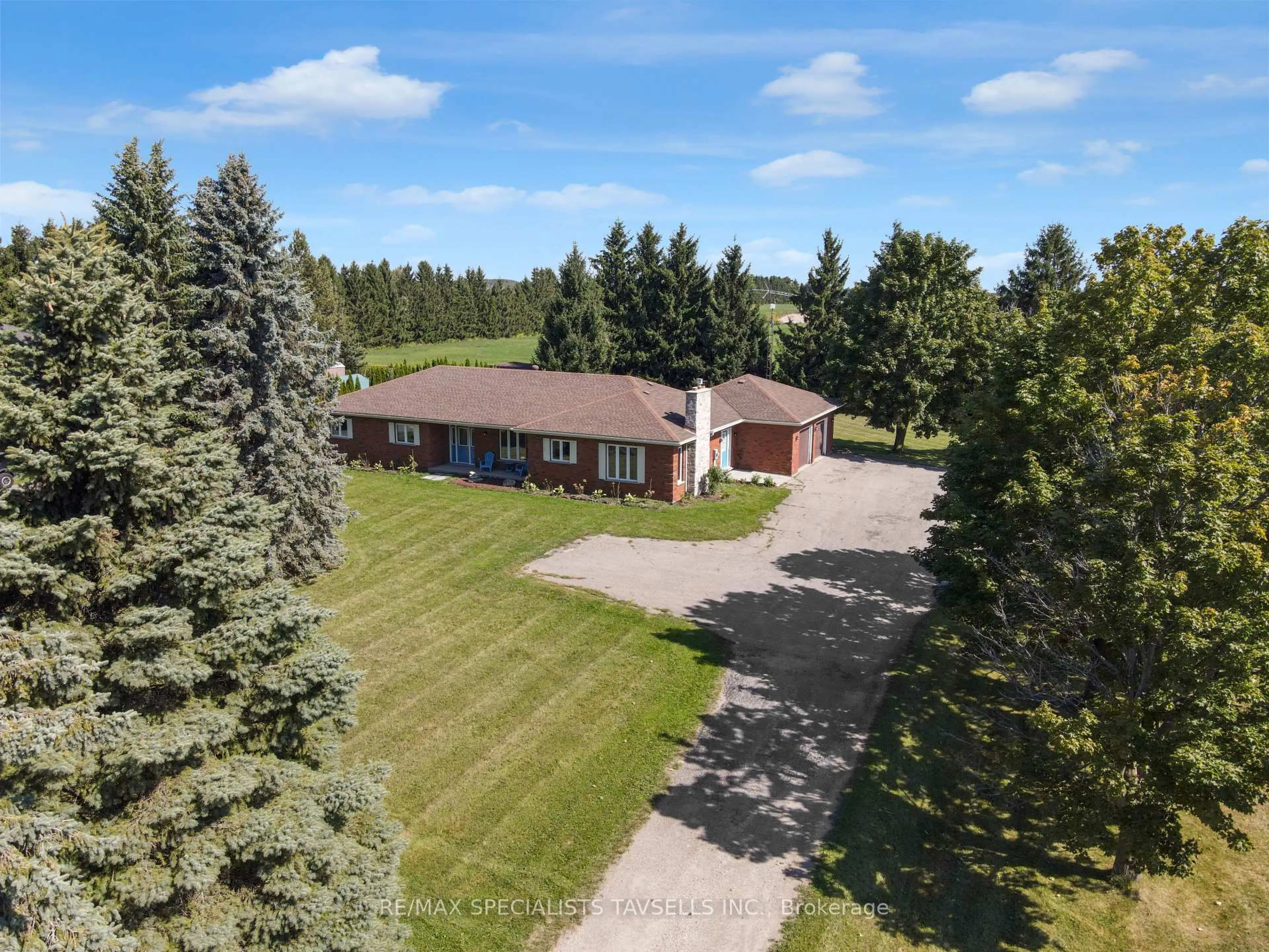 A pic from outside/outdoor area/front of a property/back of a property/a pic from drone, unknown for 18161 St Andrews Rd, Caledon Ontario L7K 2C5