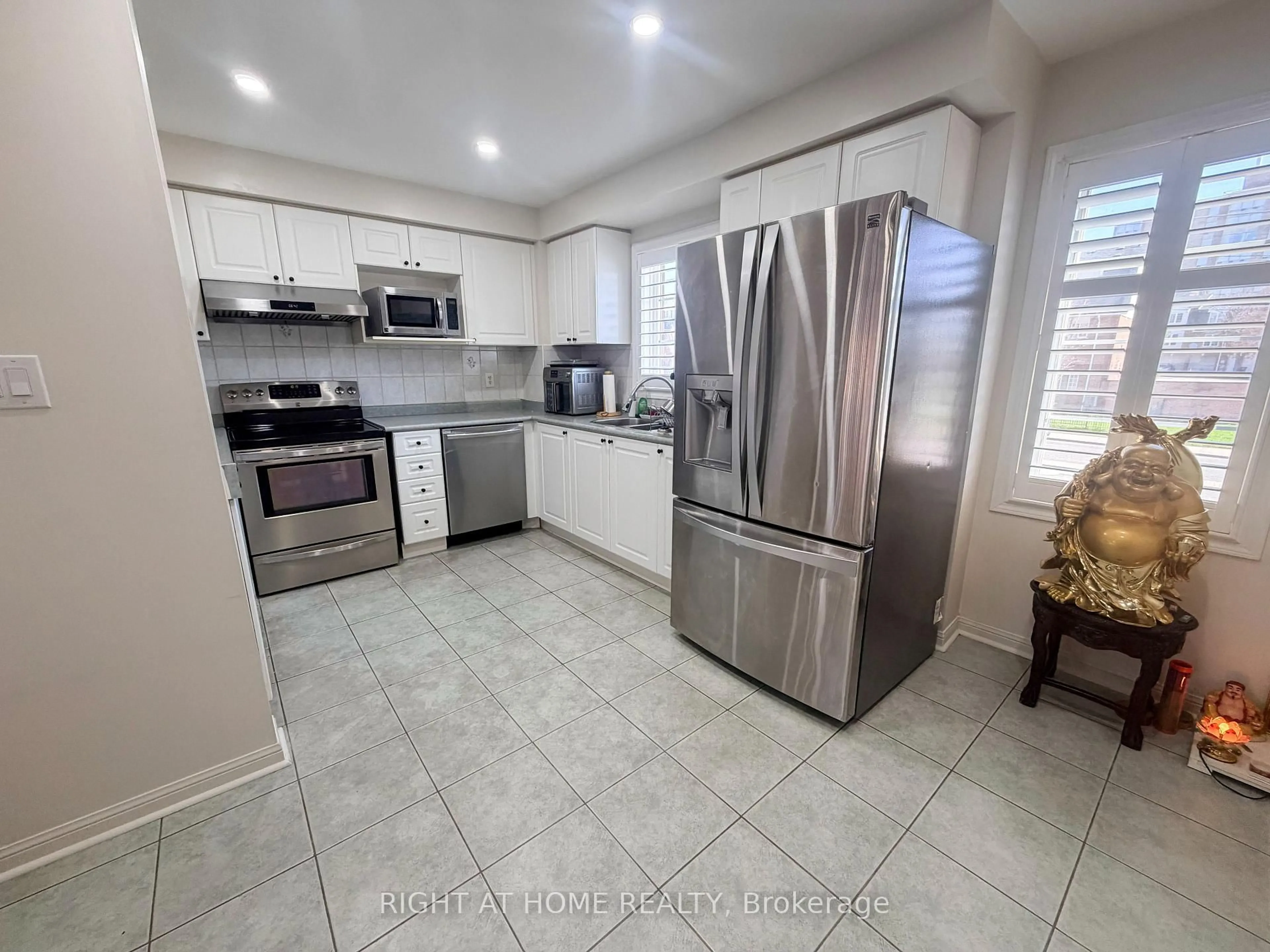 Unknown for 1525 South Parade Crt #28, Mississauga Ontario L5M 6E9