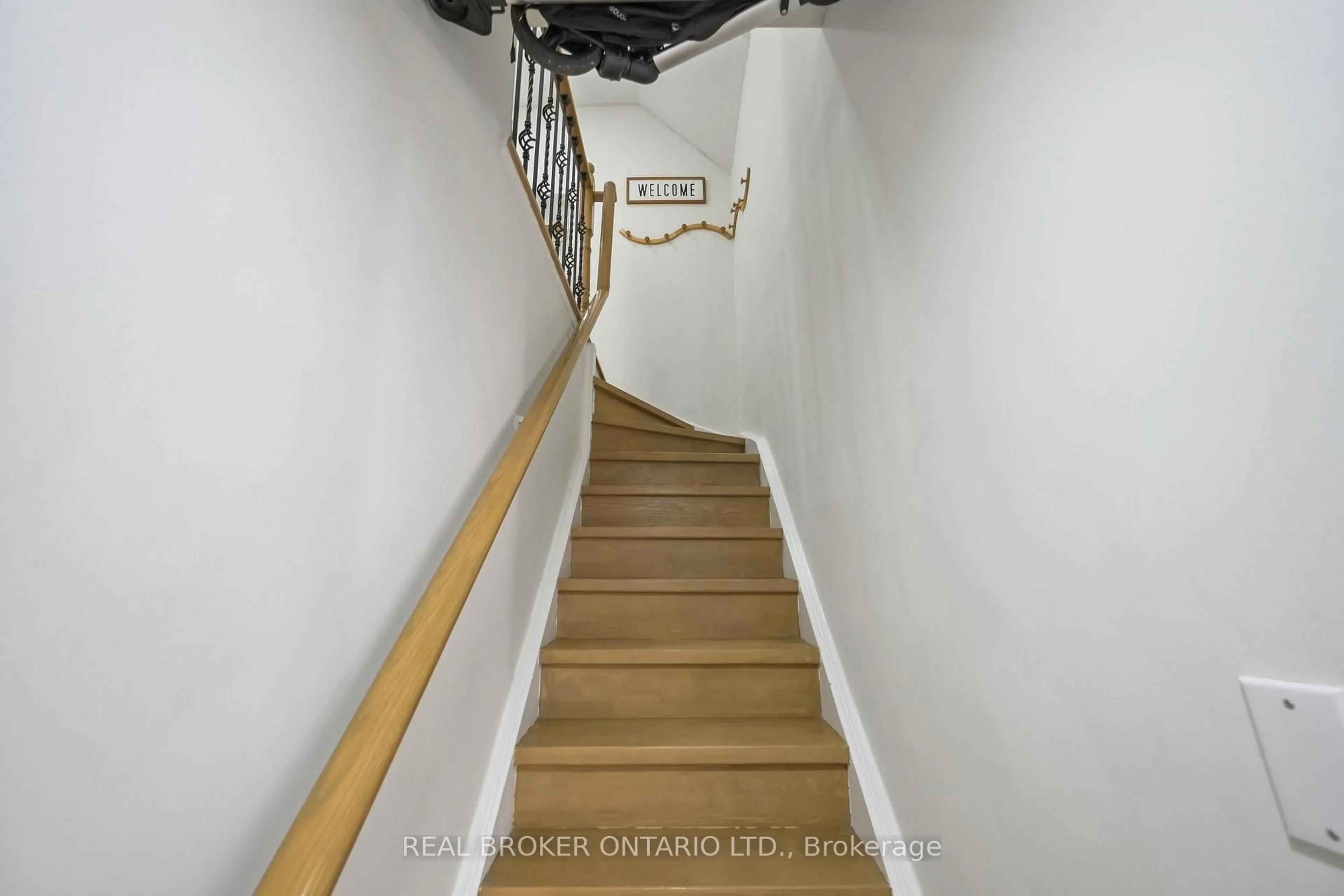 Stairs for 18 Laidlaw St #1011, Toronto Ontario M6K 1X2