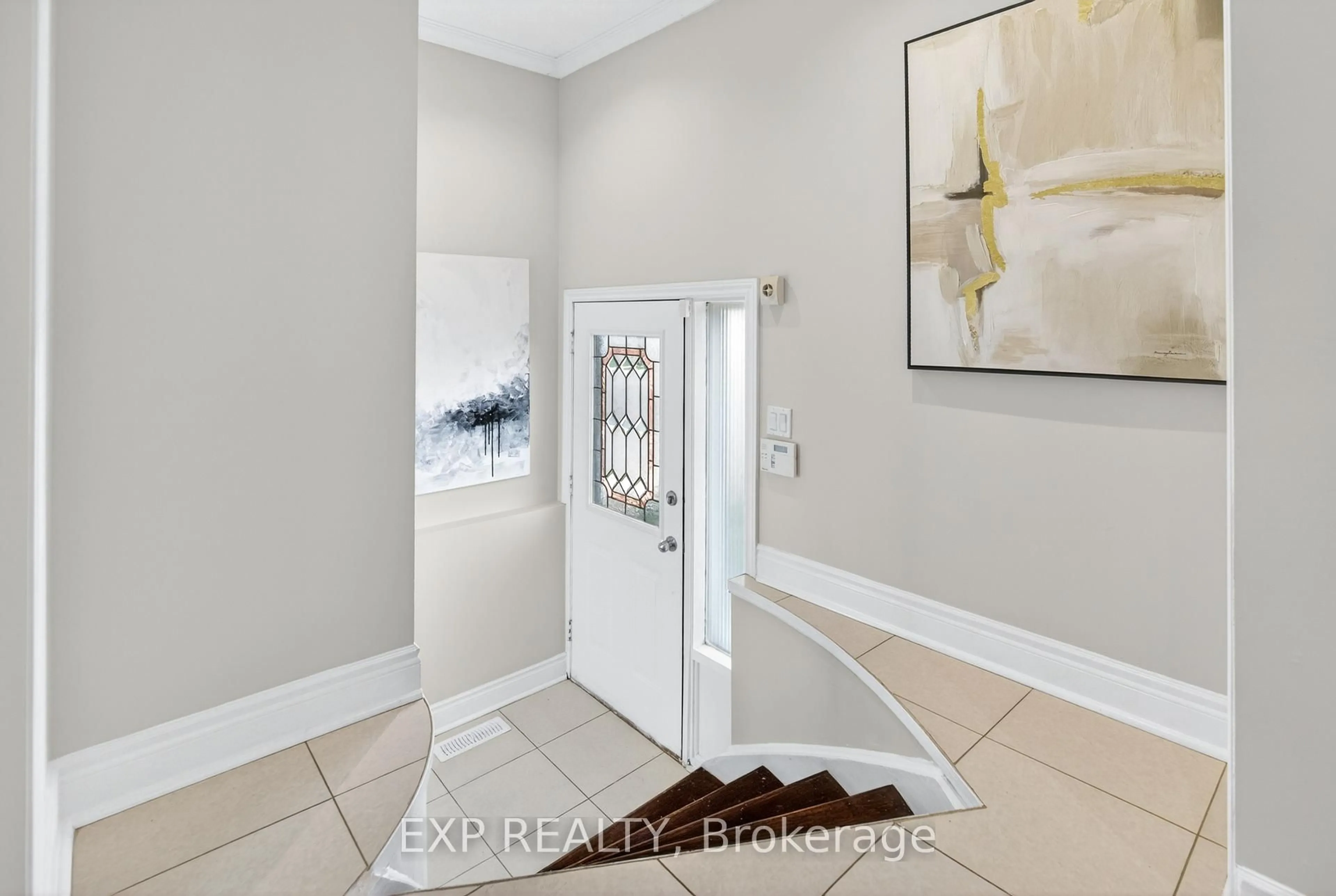 Indoor entryway for 88 English St, Brampton Ontario L6X 2P6