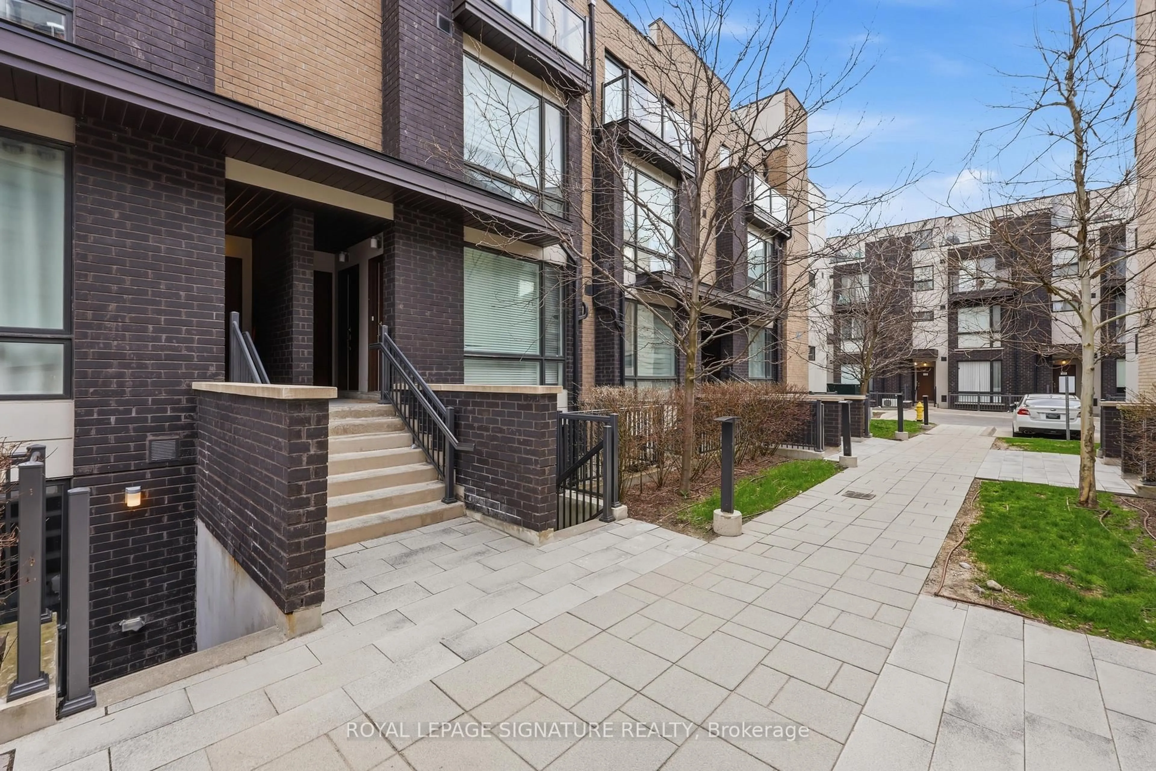 Patio, street for 28 Fieldway Rd #55, Toronto Ontario M8Z 0E3