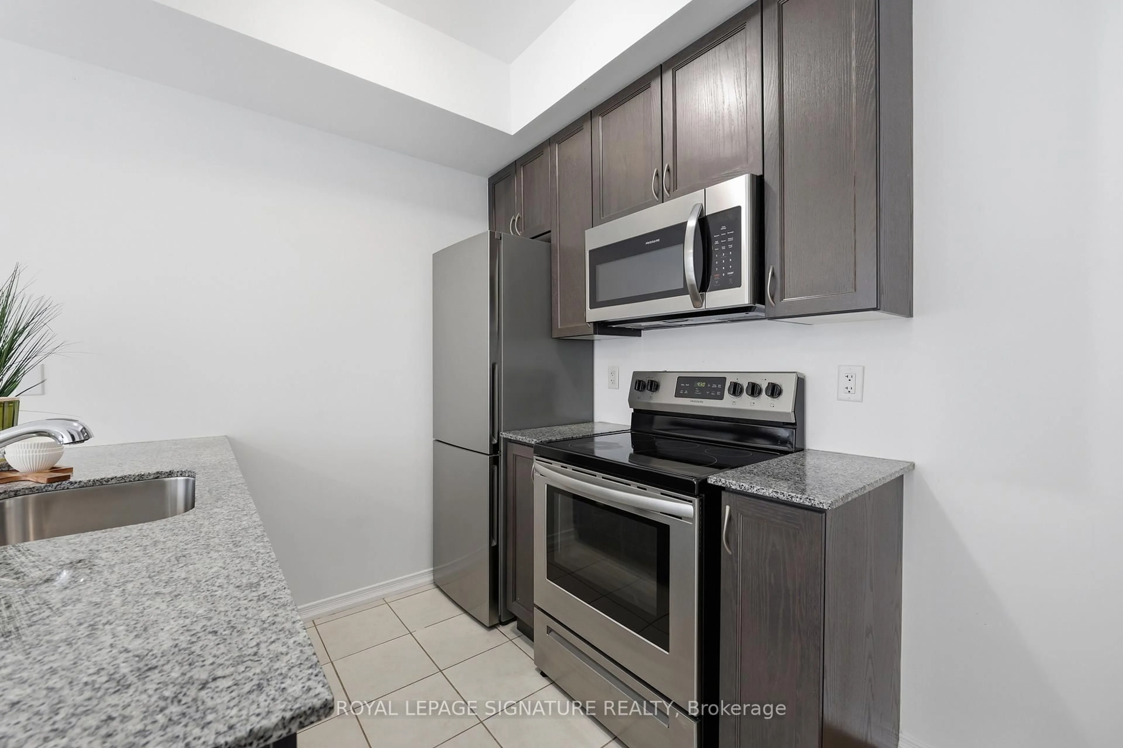 Standard kitchen, unknown for 28 Fieldway Rd #55, Toronto Ontario M8Z 0E3