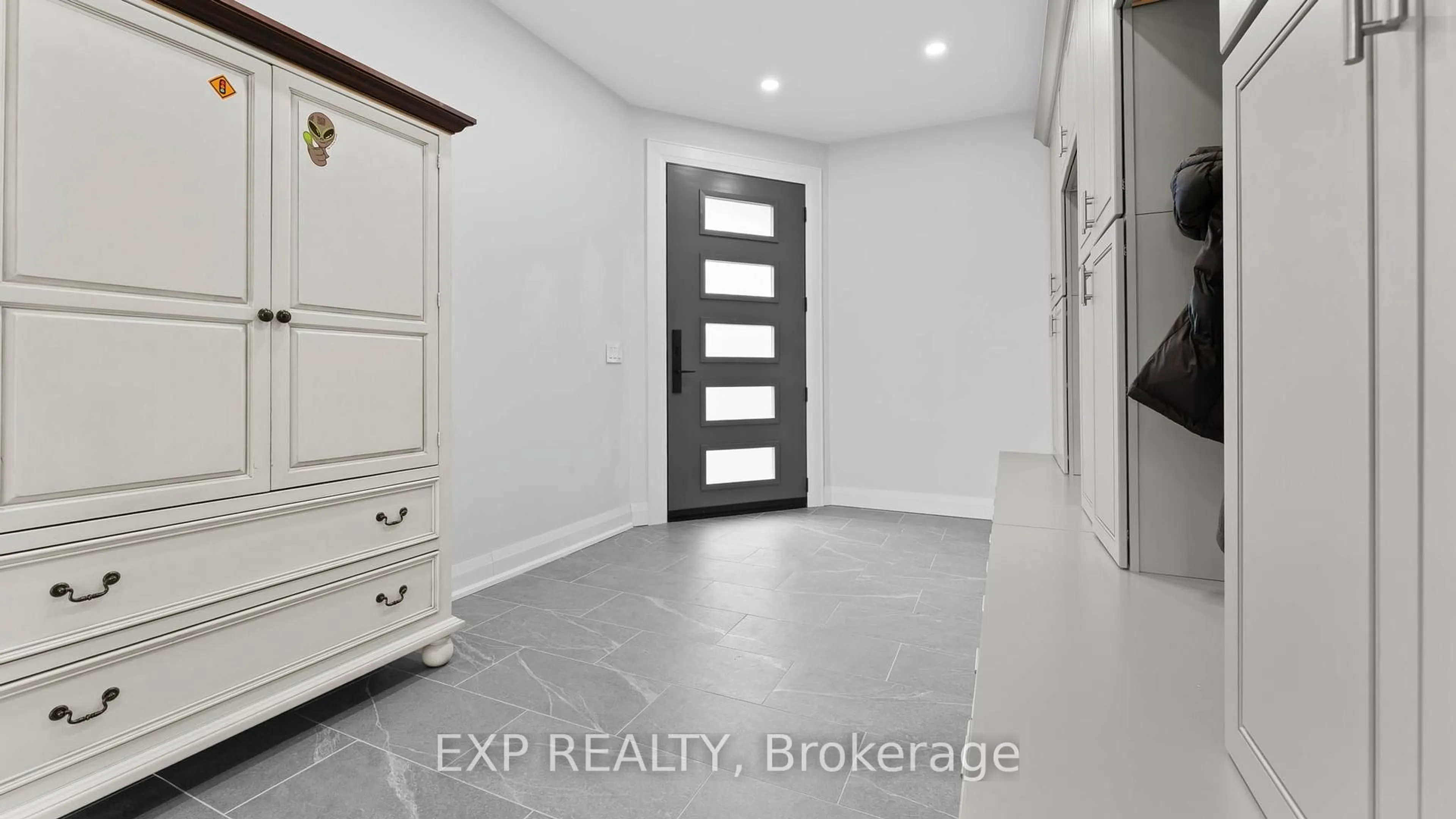 Indoor entryway for 4175 Beech Grve, Caledon Ontario L7K 0N8