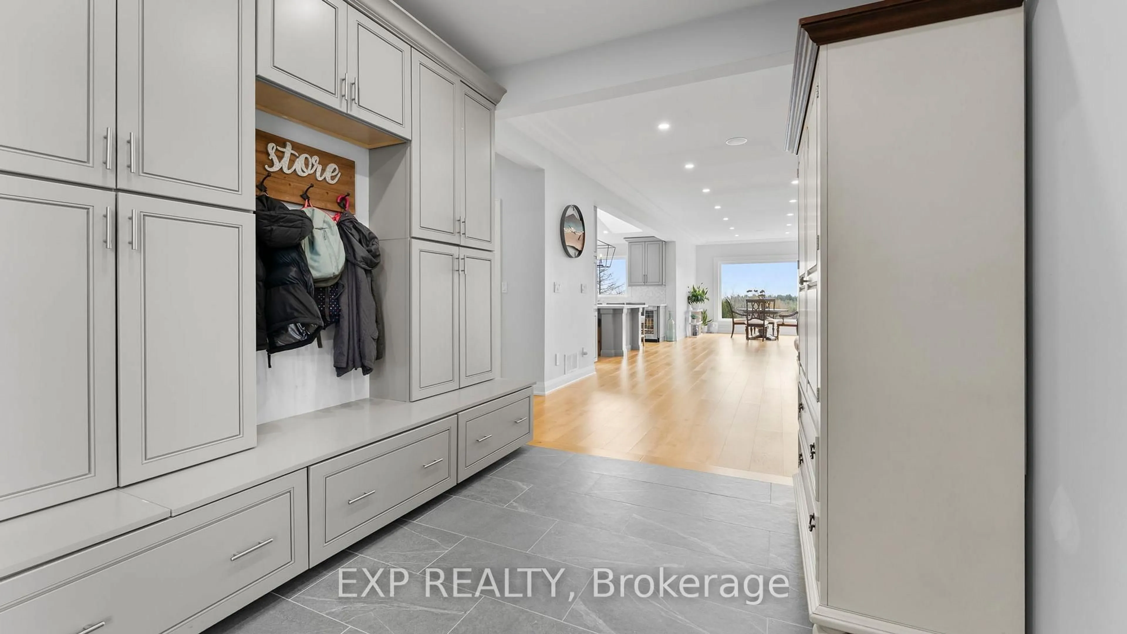 Indoor entryway for 4175 Beech Grve, Caledon Ontario L7K 0N8