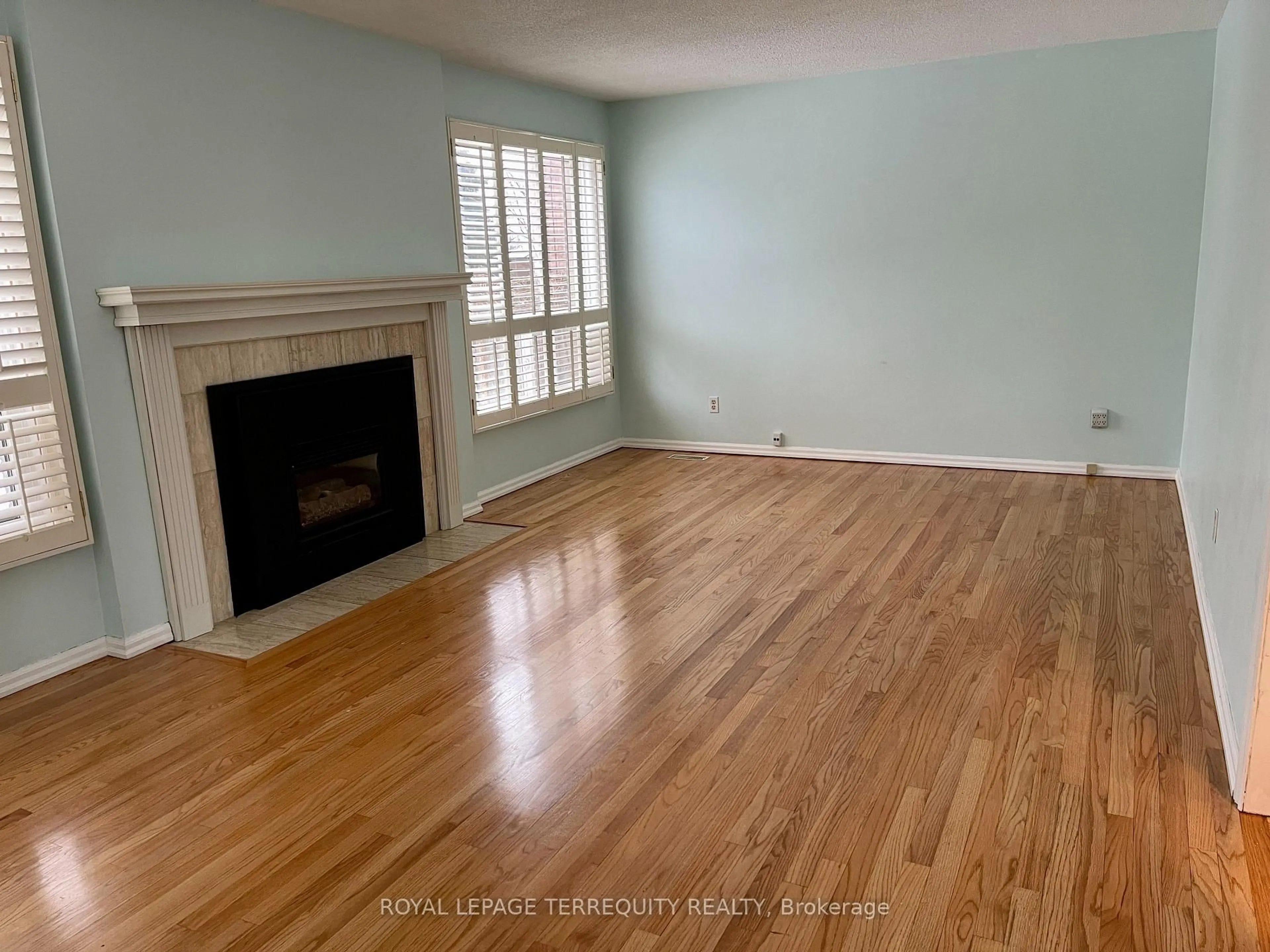 A pic of a room for 1328 Eddie Shain Dr, Oakville Ontario L6J 7C9