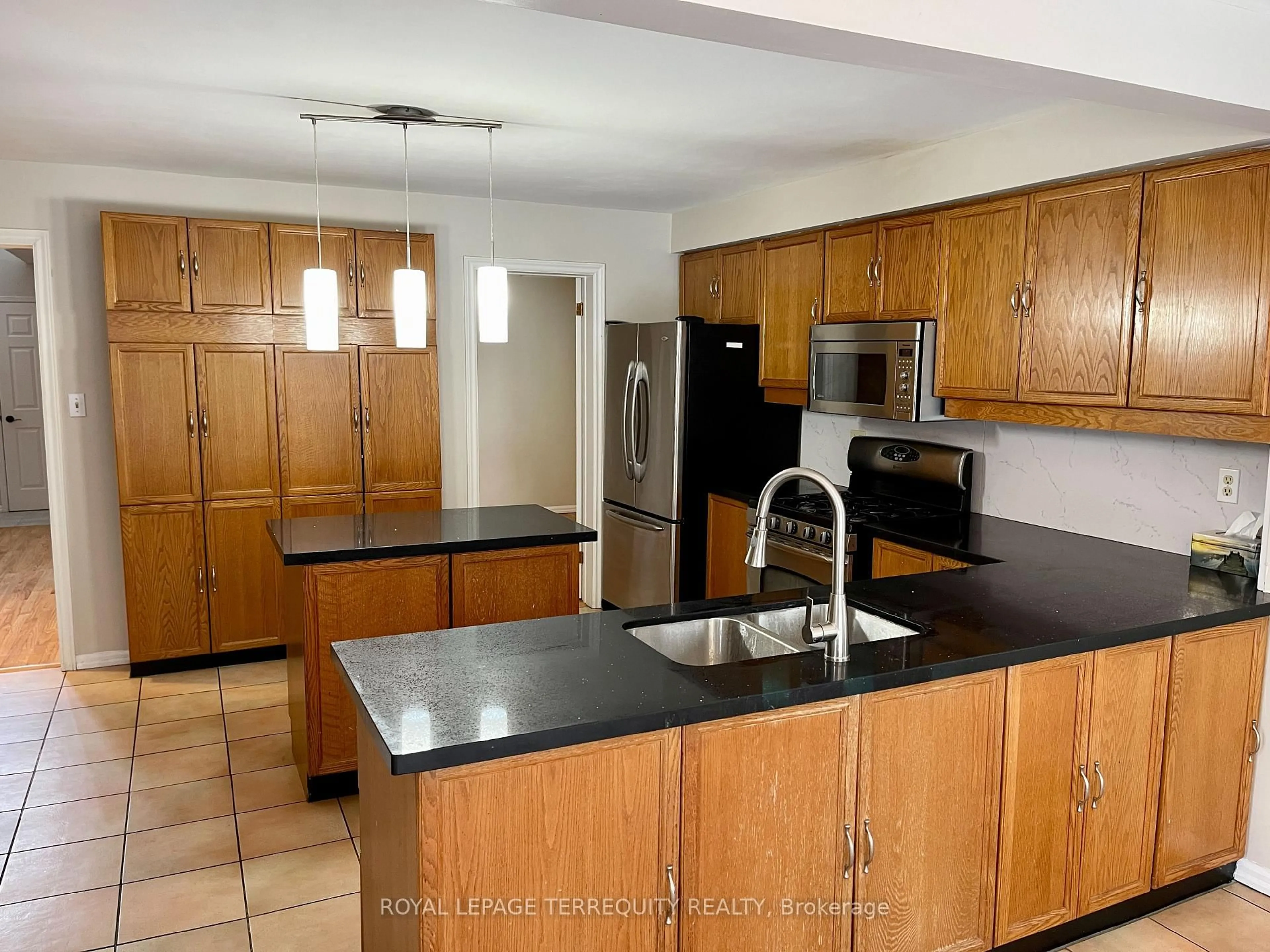 Unknown for 1328 Eddie Shain Dr, Oakville Ontario L6J 7C9