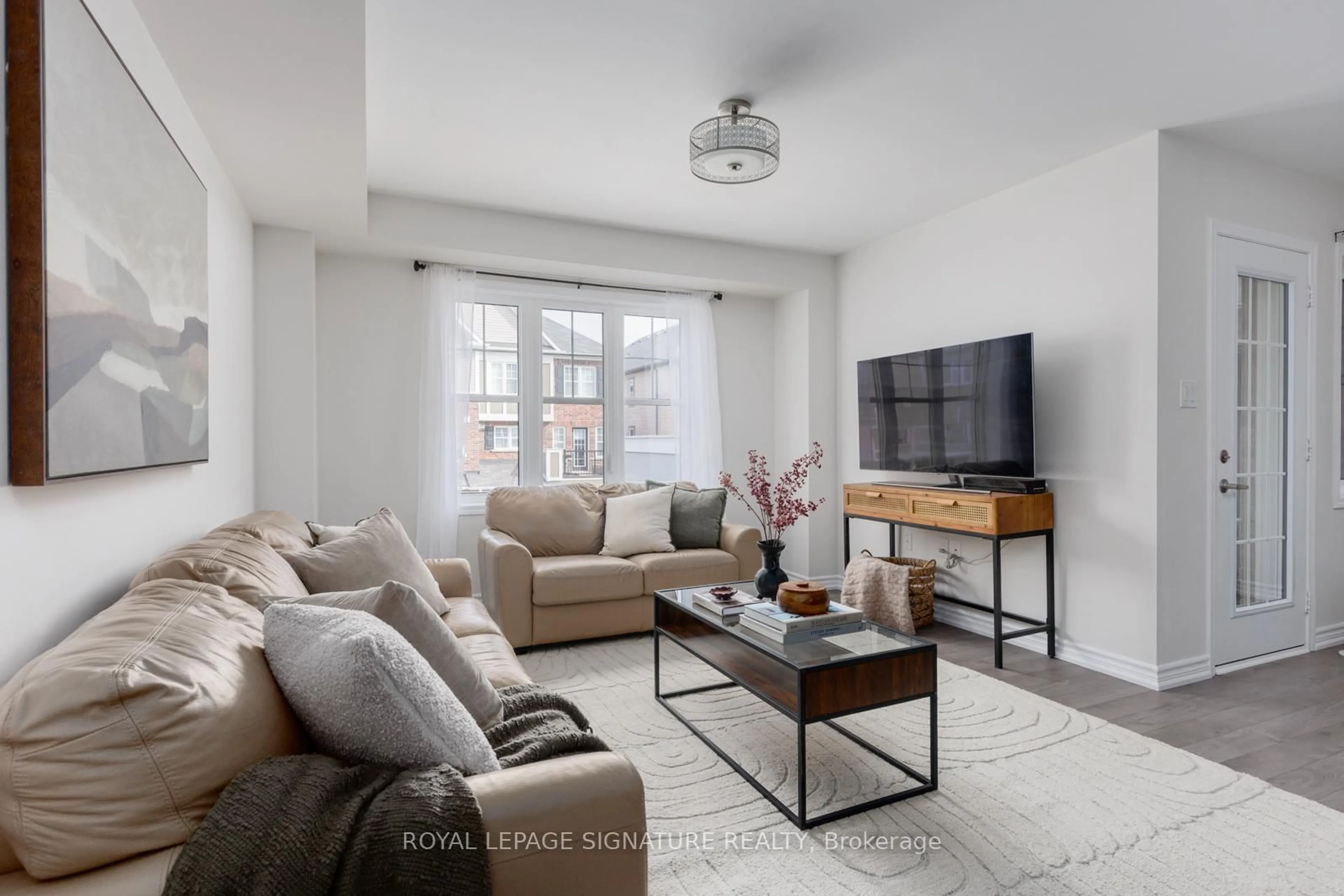 Living room with furniture, unknown for 554 Buckeye Crt, Milton Ontario L9E 1M2