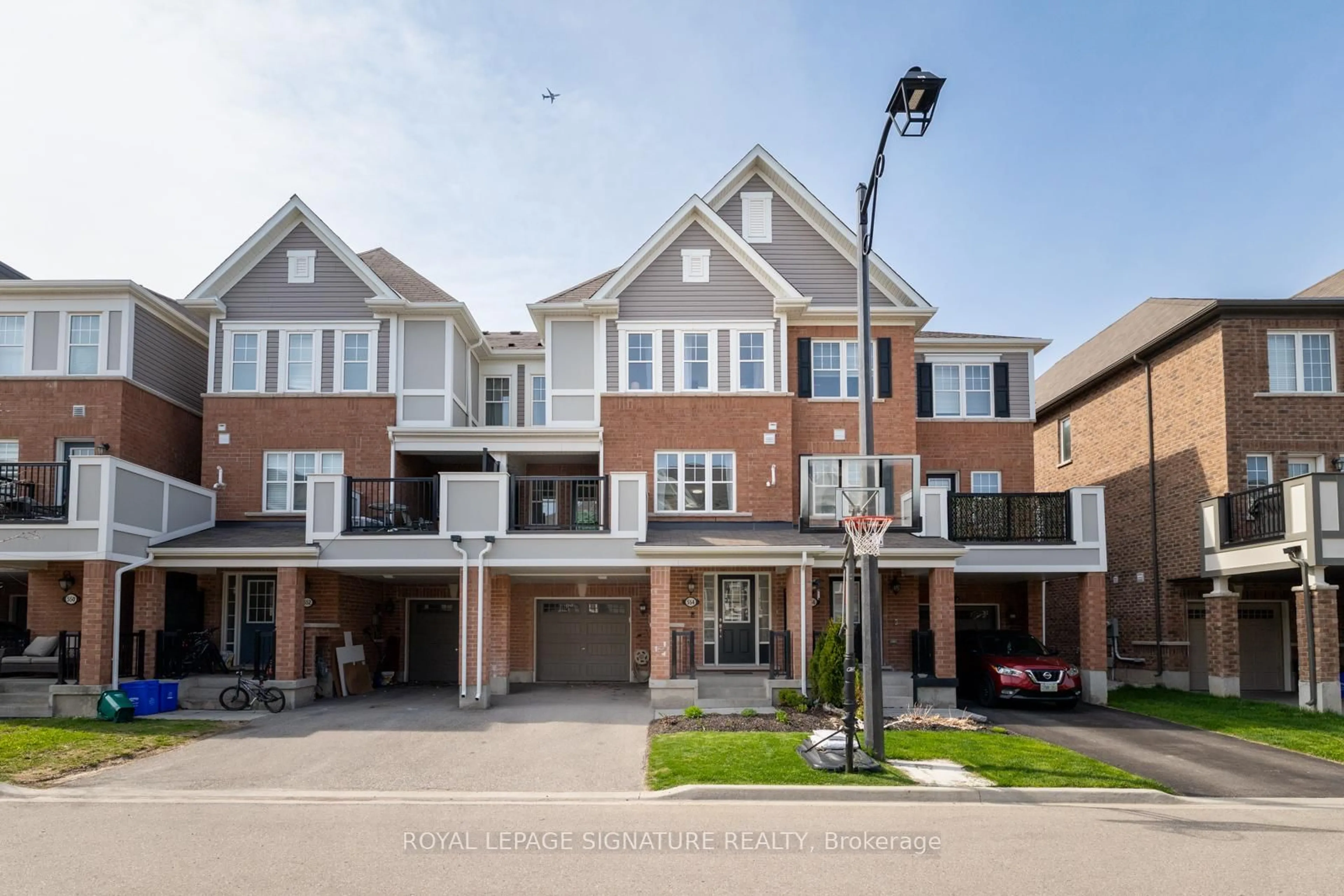 Home with brick exterior material, street for 554 Buckeye Crt, Milton Ontario L9E 1M2
