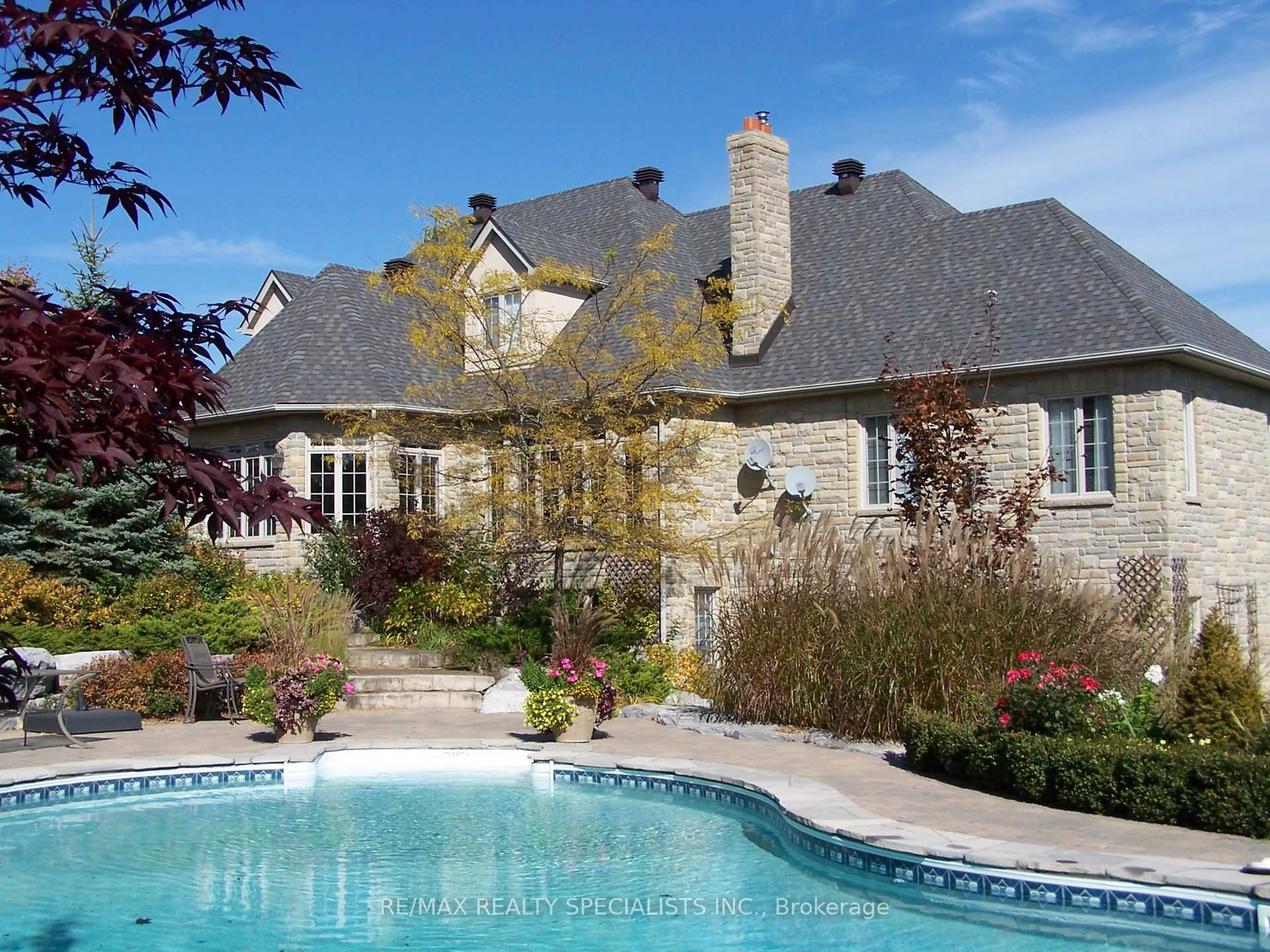 Pool for 2 Valley Hill Dr, Caledon Ontario L7E 0B7