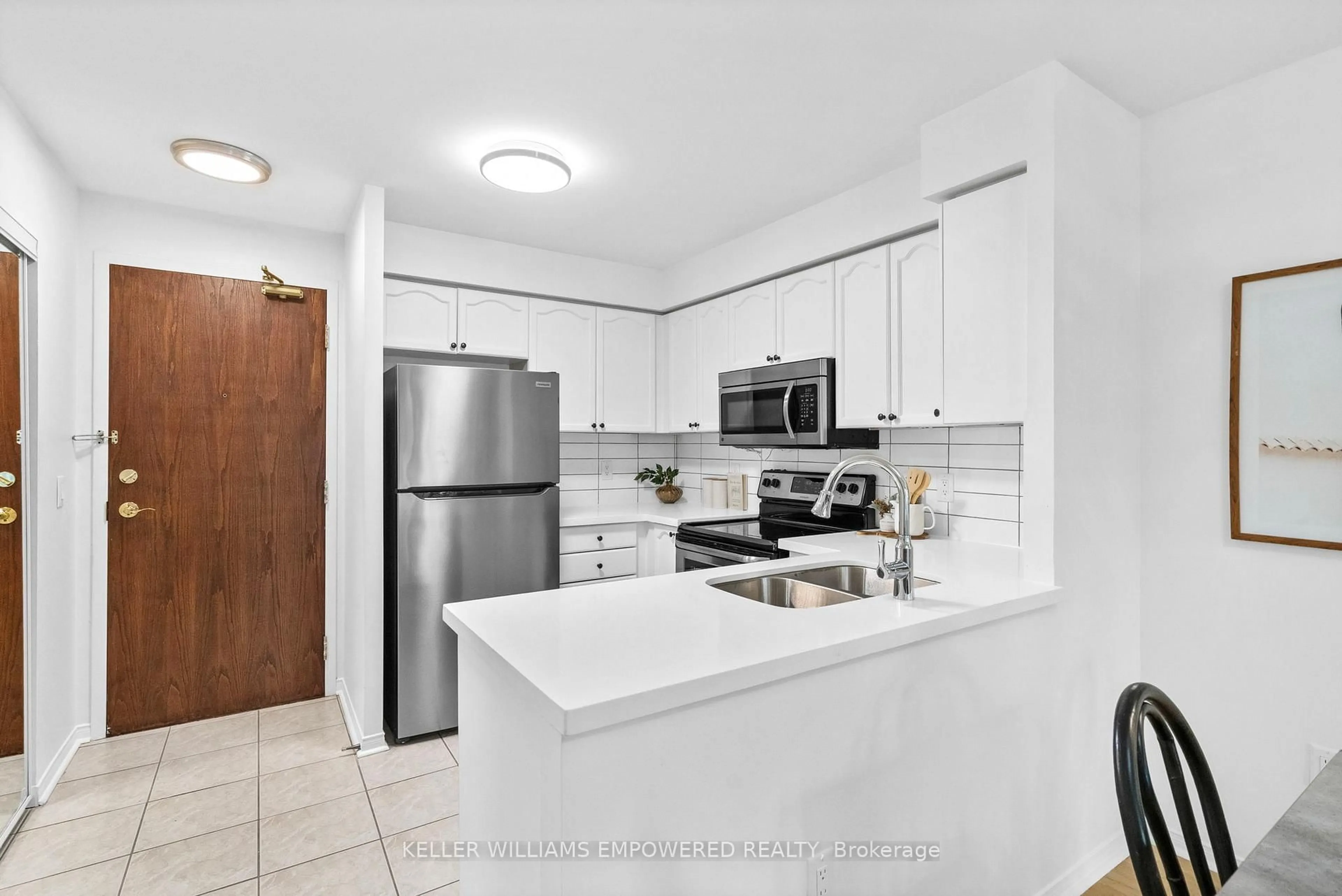 Standard kitchen, unknown for 17 Michael Power Pl #201, Toronto Ontario M9A 5G5
