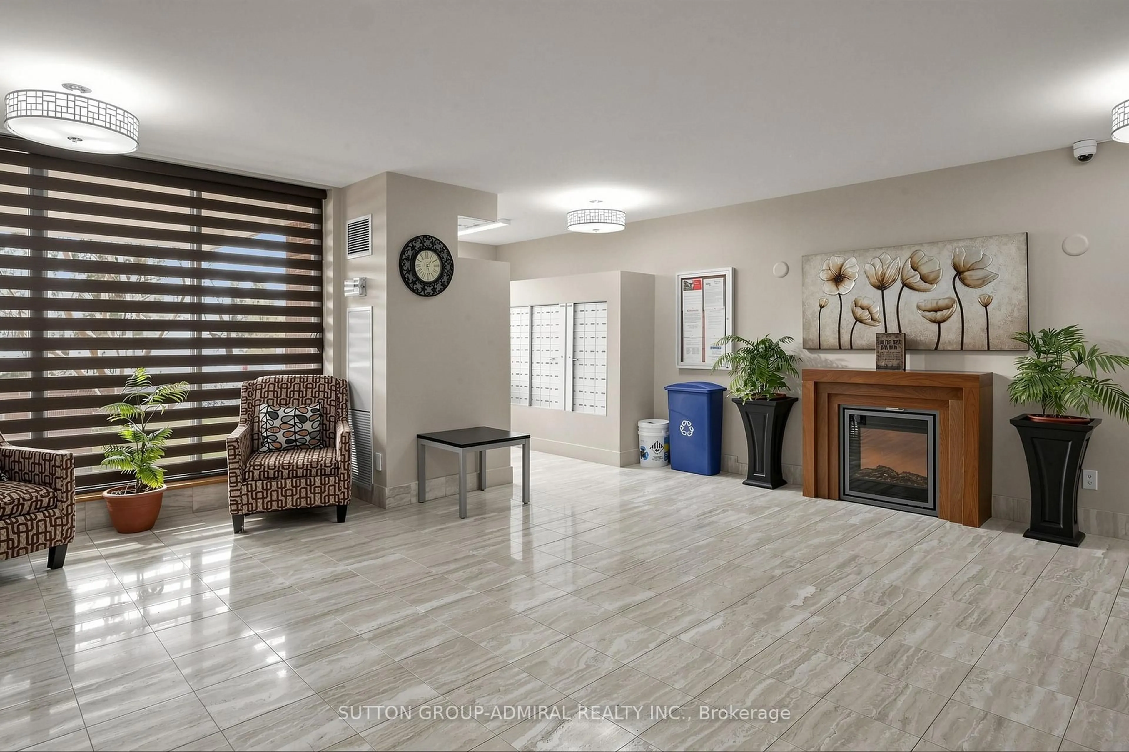 Indoor foyer for 3 Lisa St #910, Brampton Ontario L6T 4A2