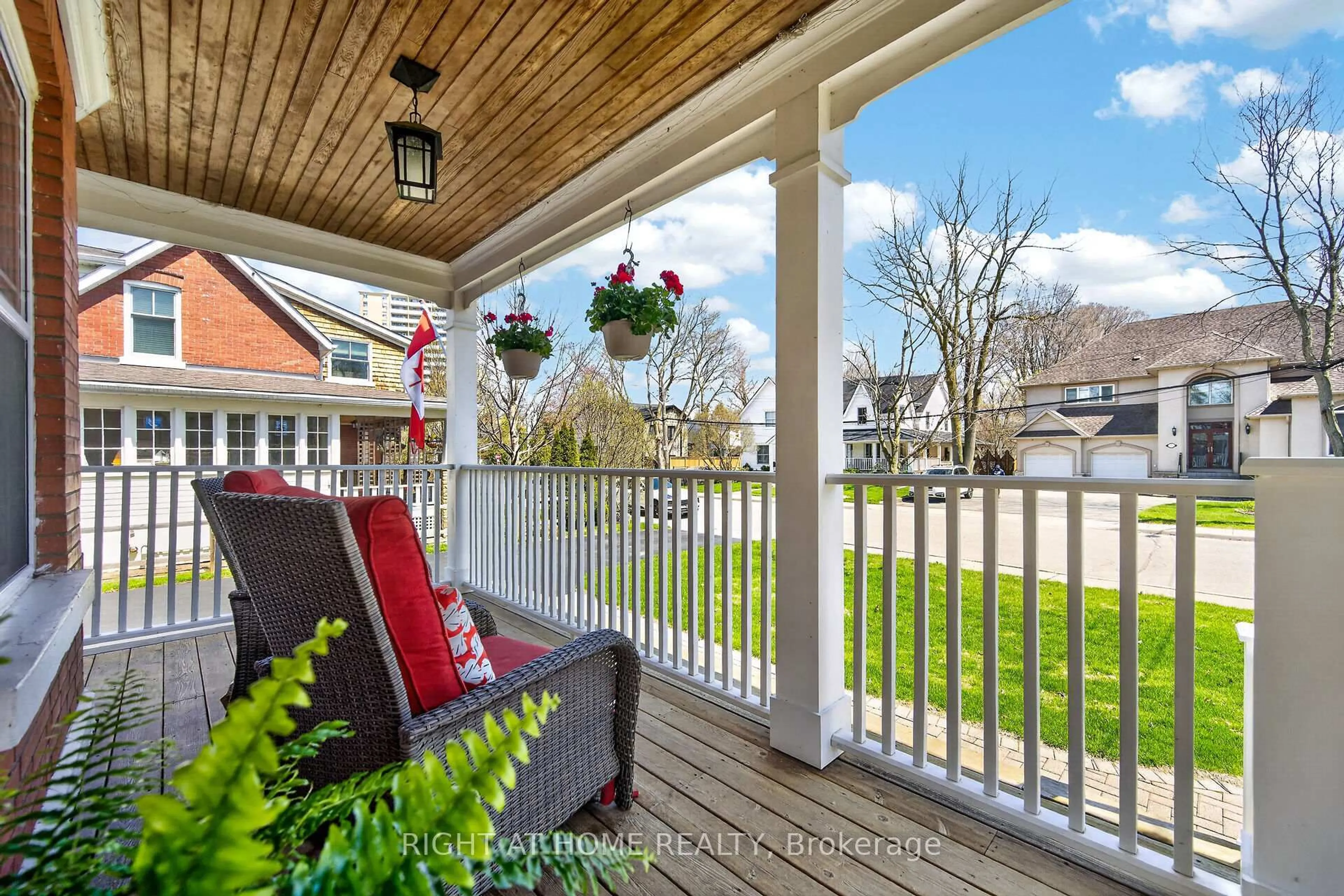 Patio, unknown for 46 Bay St, Mississauga Ontario L5H 1C3