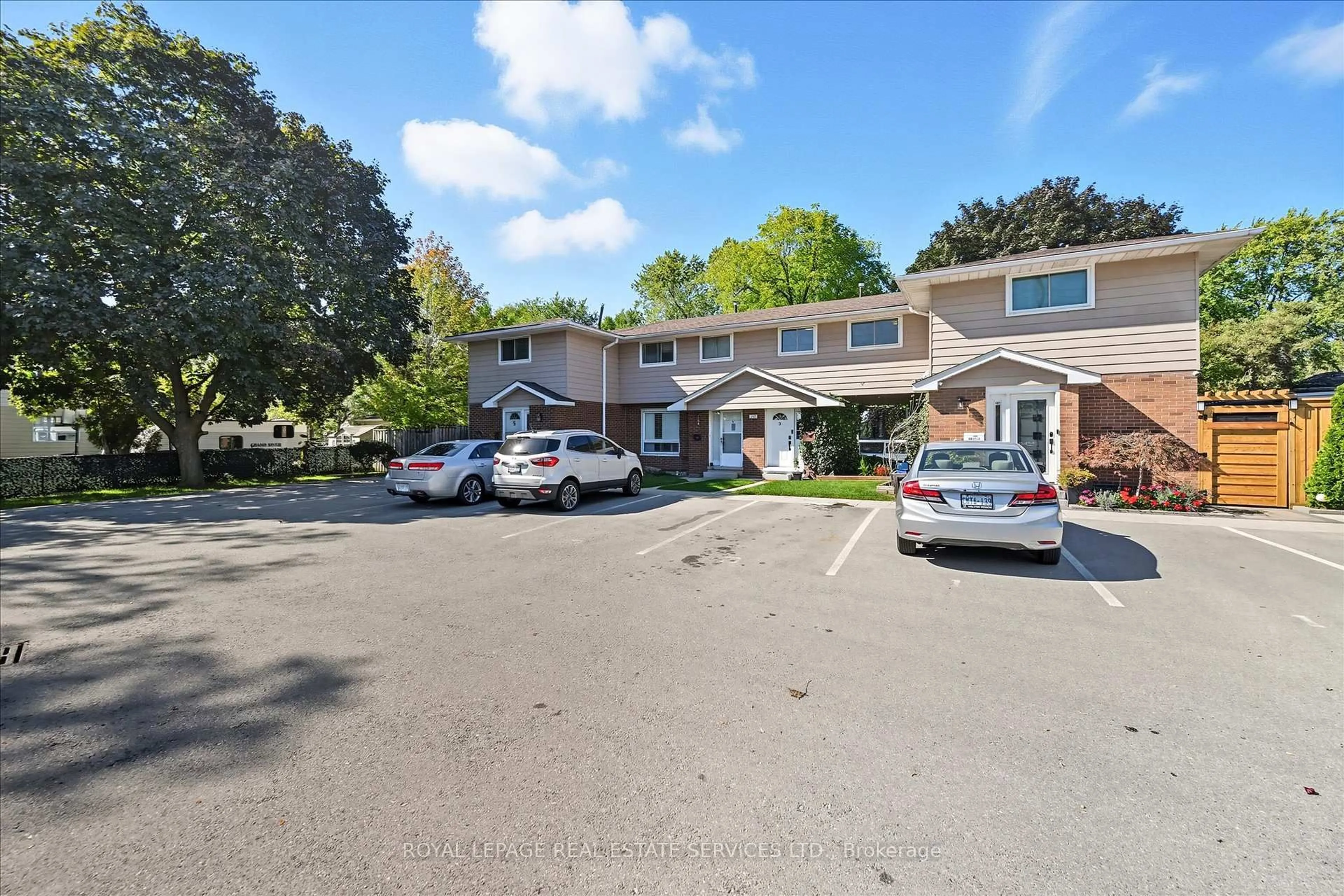 Unknown for 2377 Industrial St #3, Burlington Ontario L7P 1A4