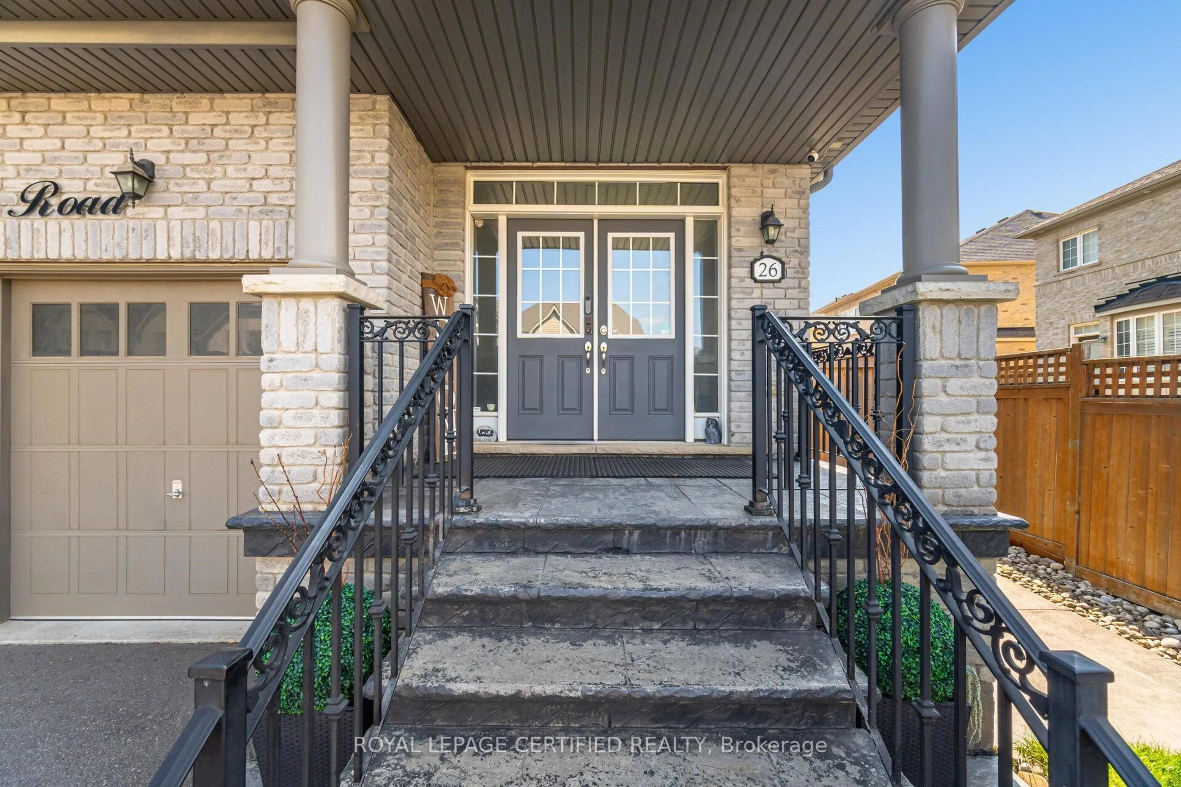 Indoor entryway for 26 Arcadia Rd, Caledon Ontario L7C 3V7
