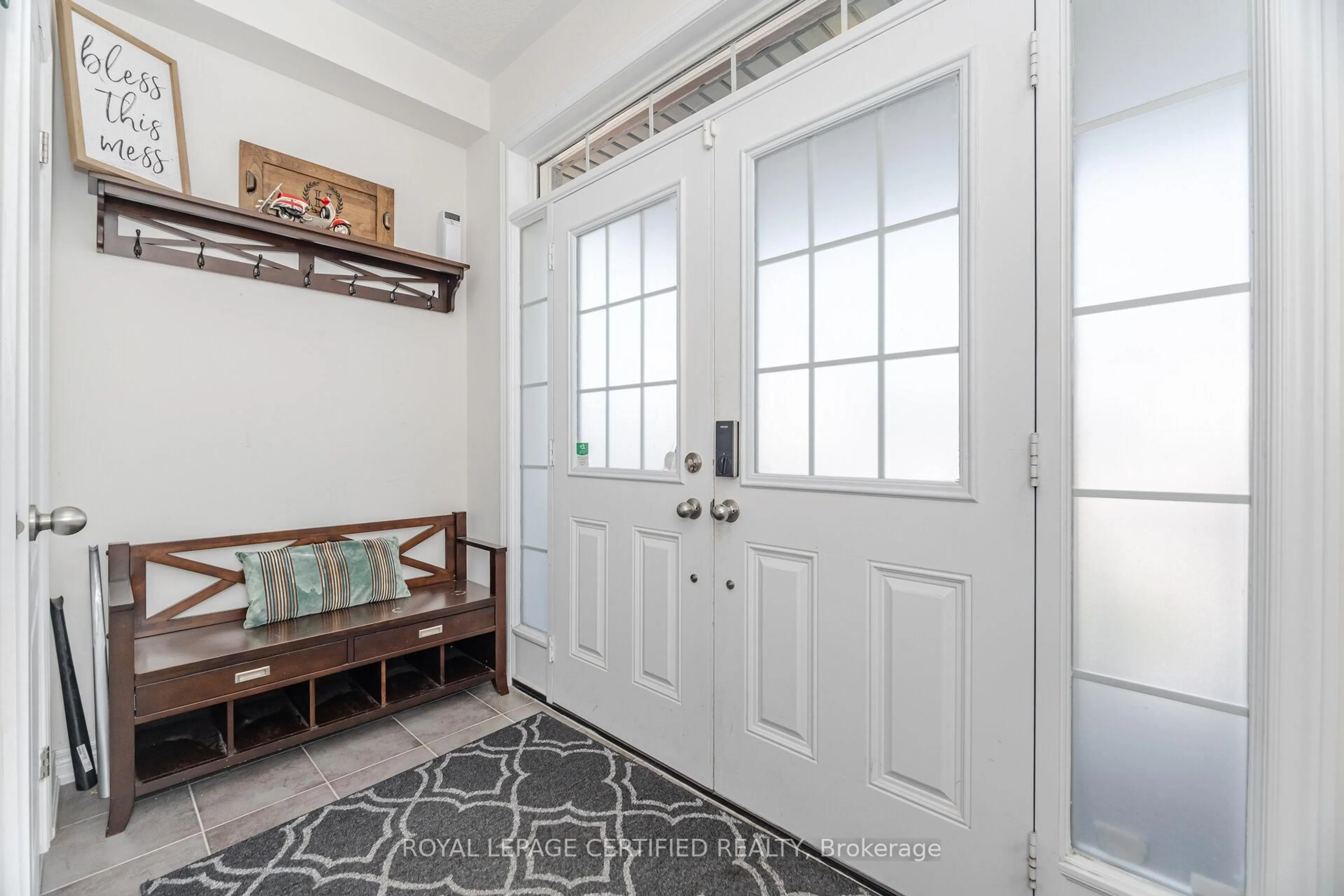 Indoor entryway for 26 Arcadia Rd, Caledon Ontario L7C 3V7