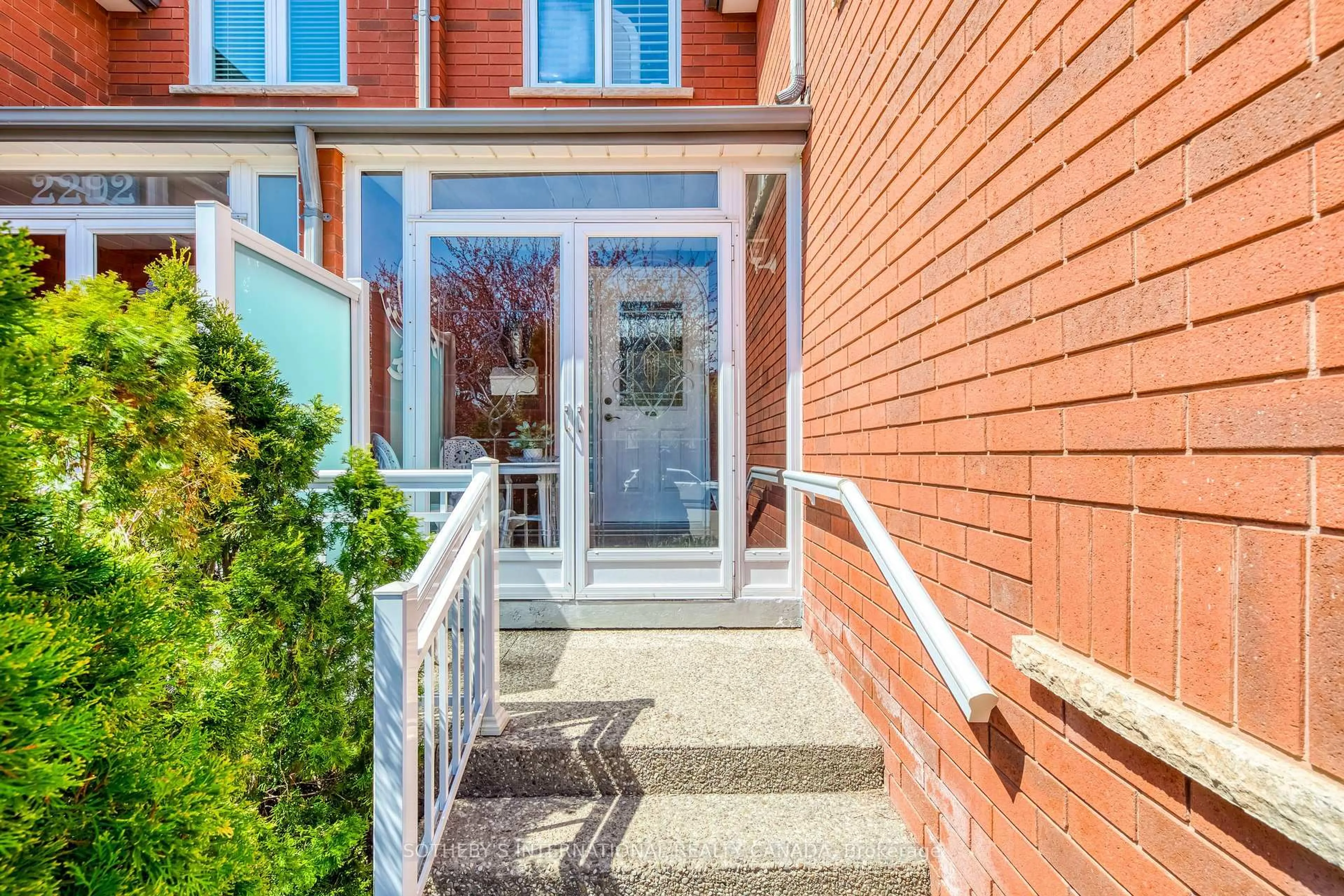 Unknown for 2294 Dale Ridge Dr, Oakville Ontario L6M 3L5