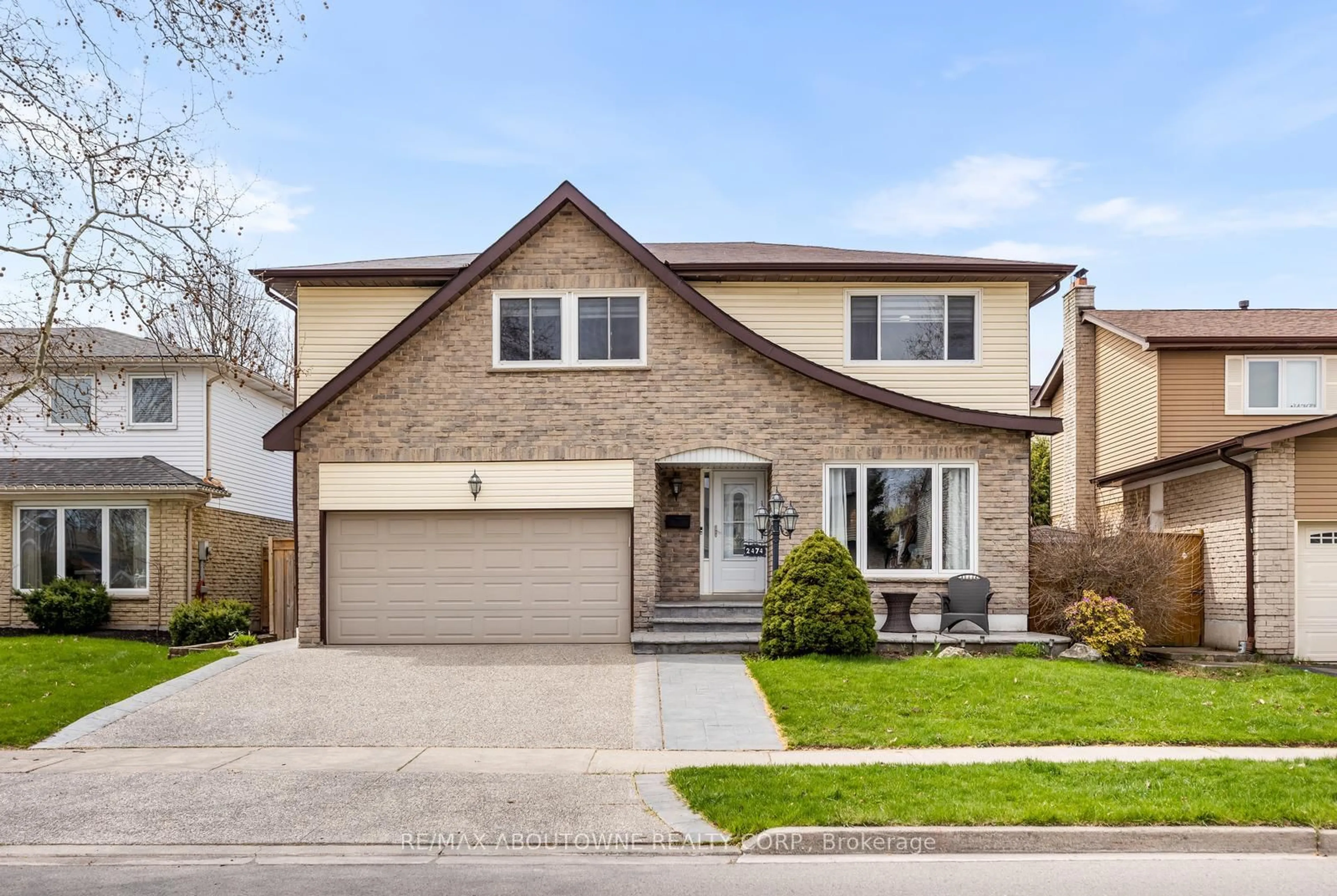 Home with brick exterior material, street for 2474 Cavendish Dr, Burlington Ontario L7P 3T8
