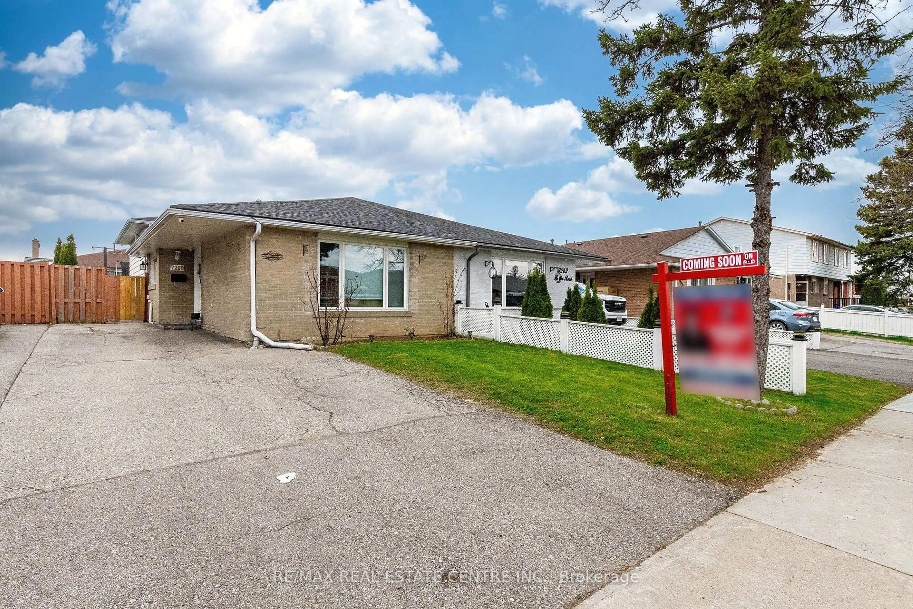 Home with vinyl exterior material, street for 7260 Redfox Rd, Mississauga Ontario L4T 2L8