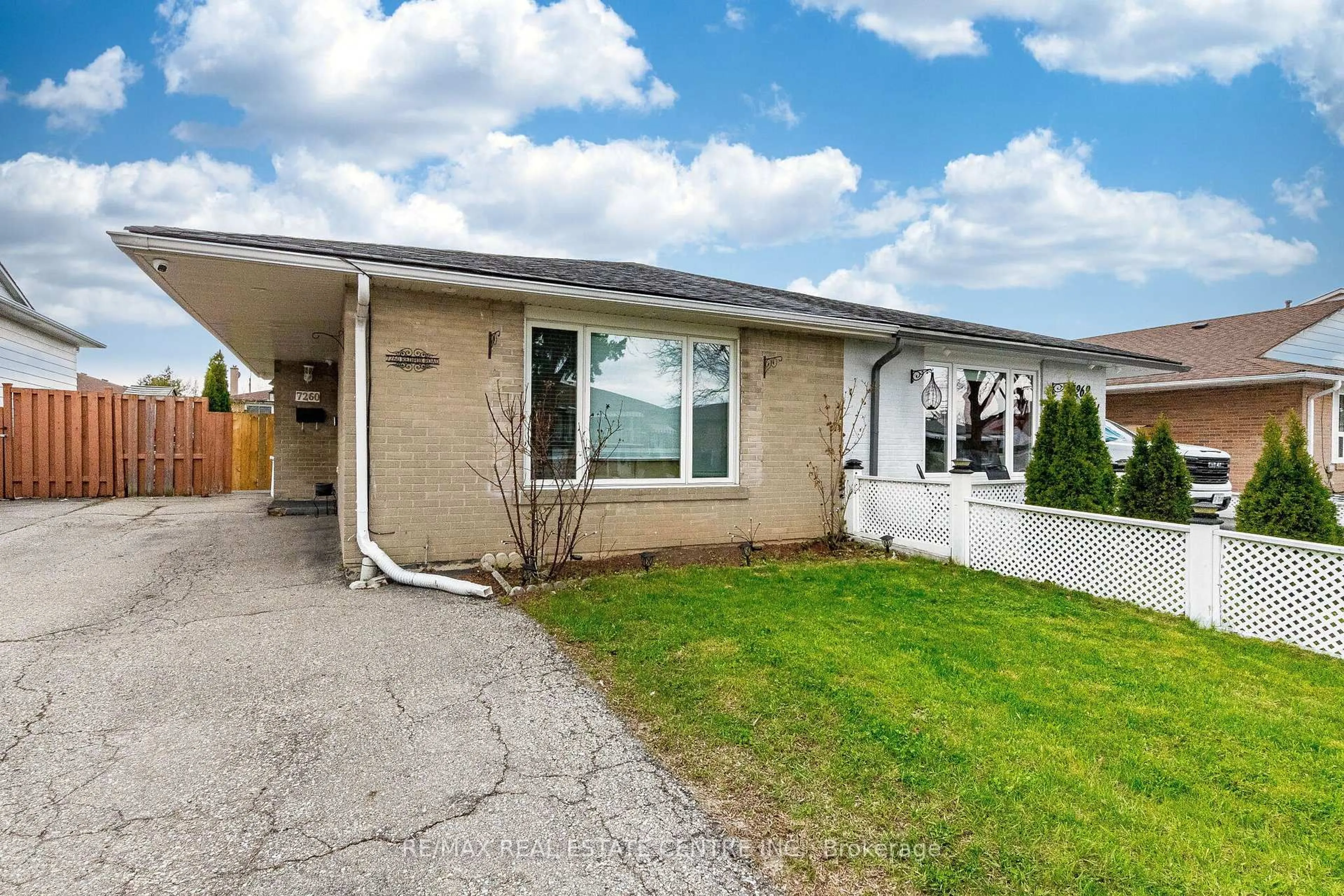 Home with vinyl exterior material, street for 7260 Redfox Rd, Mississauga Ontario L4T 2L8