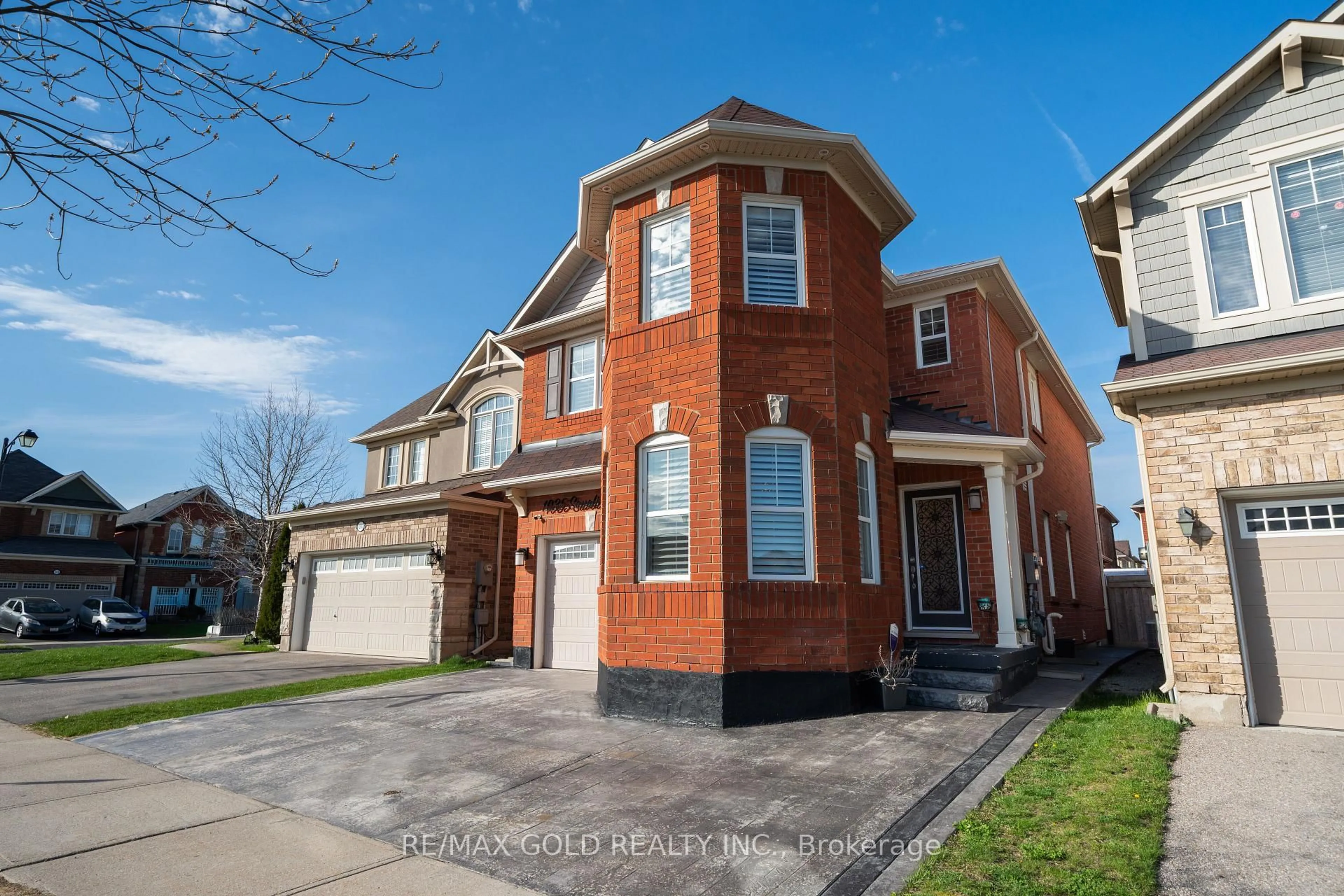 Home with brick exterior material, street for 1035 SAVOLINE Blvd, Milton Ontario L9T 8P2