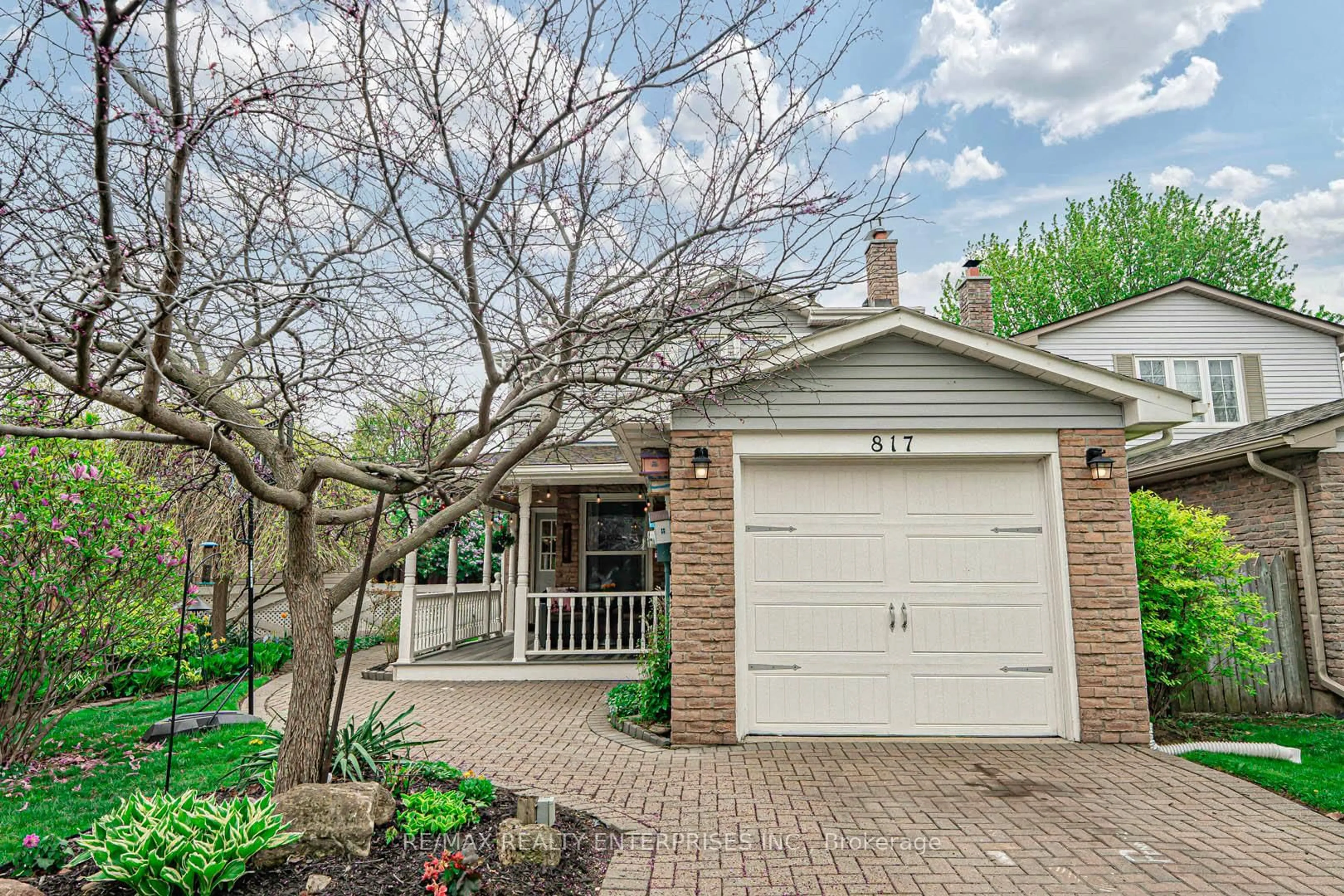 Home with brick exterior material, street for 817 Merritt Dr, Milton Ontario L9T 4J9