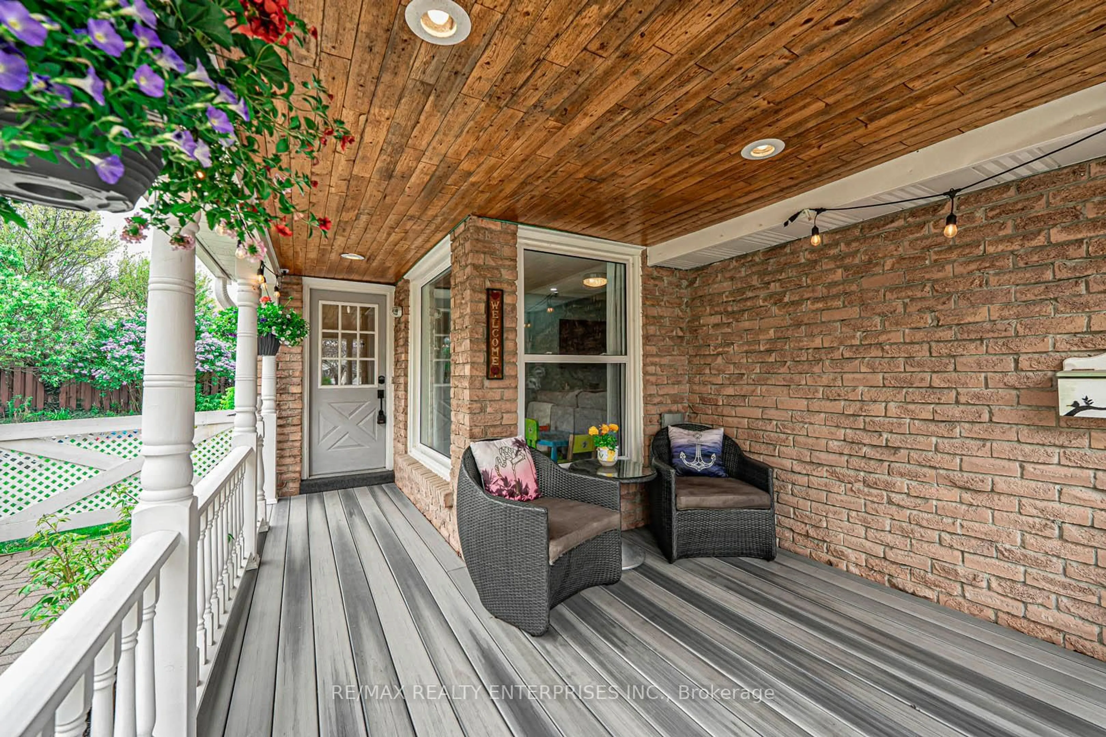 Patio, street for 817 Merritt Dr, Milton Ontario L9T 4J9