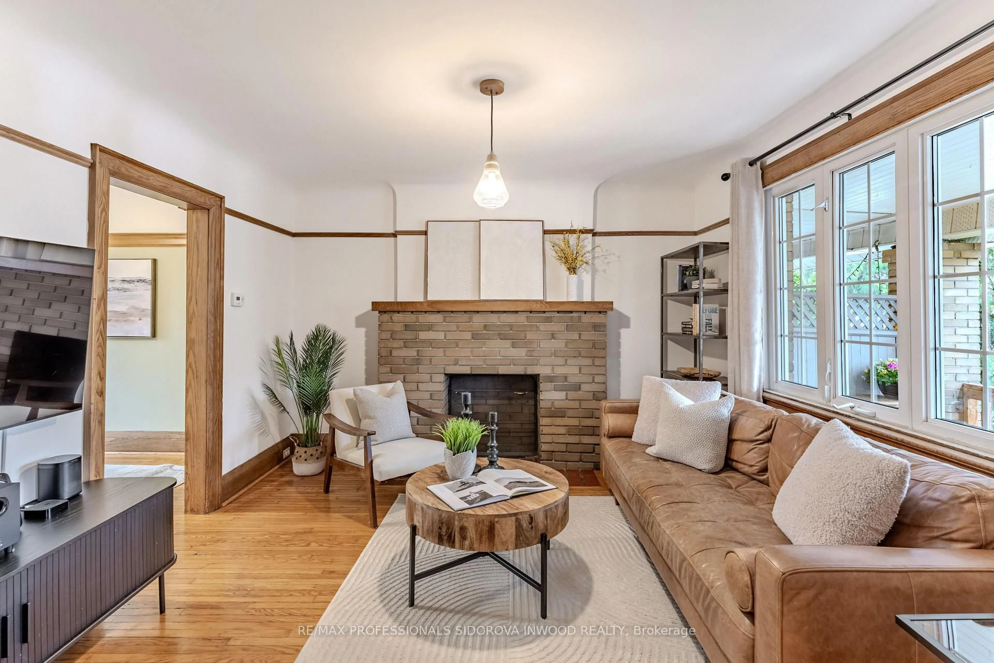 Living room with furniture, unknown for 16 Howick Ave, Toronto Ontario M6N 1M8