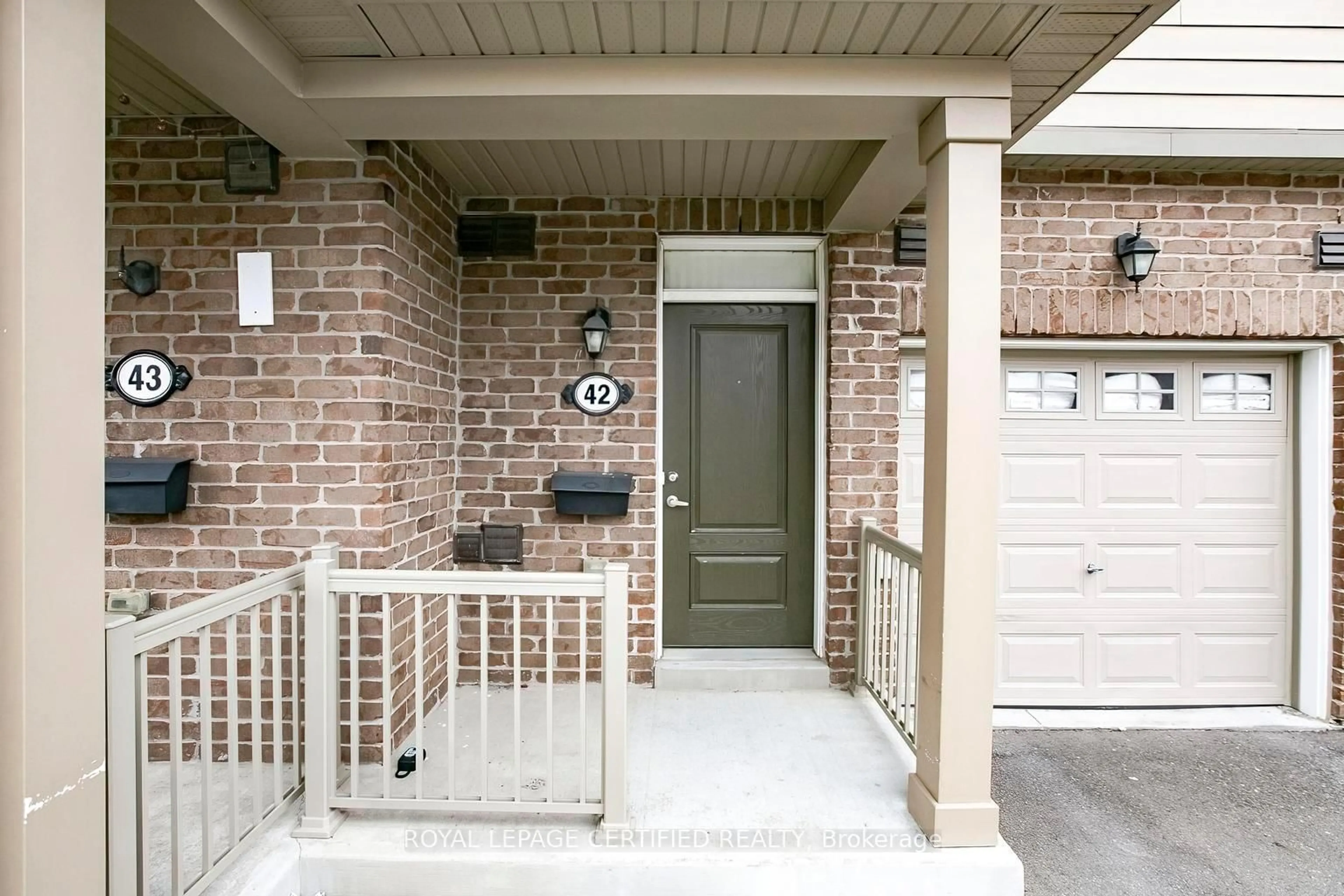 Indoor entryway for 50 Edinburgh Dr #42, Brampton Ontario L6Y 1N0