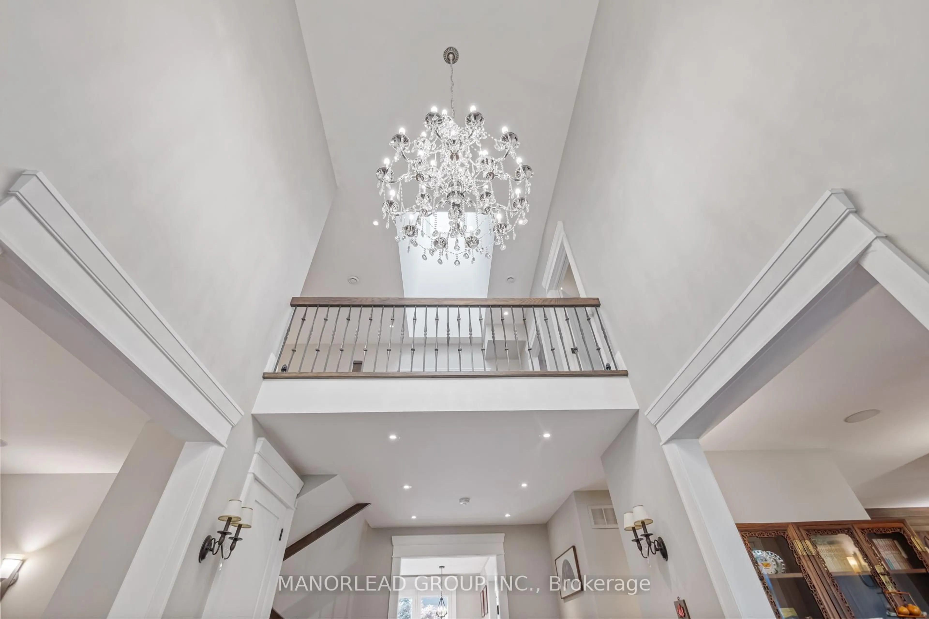 Indoor foyer for 1259 Cleaver Dr, Oakville Ontario L6J 1W2
