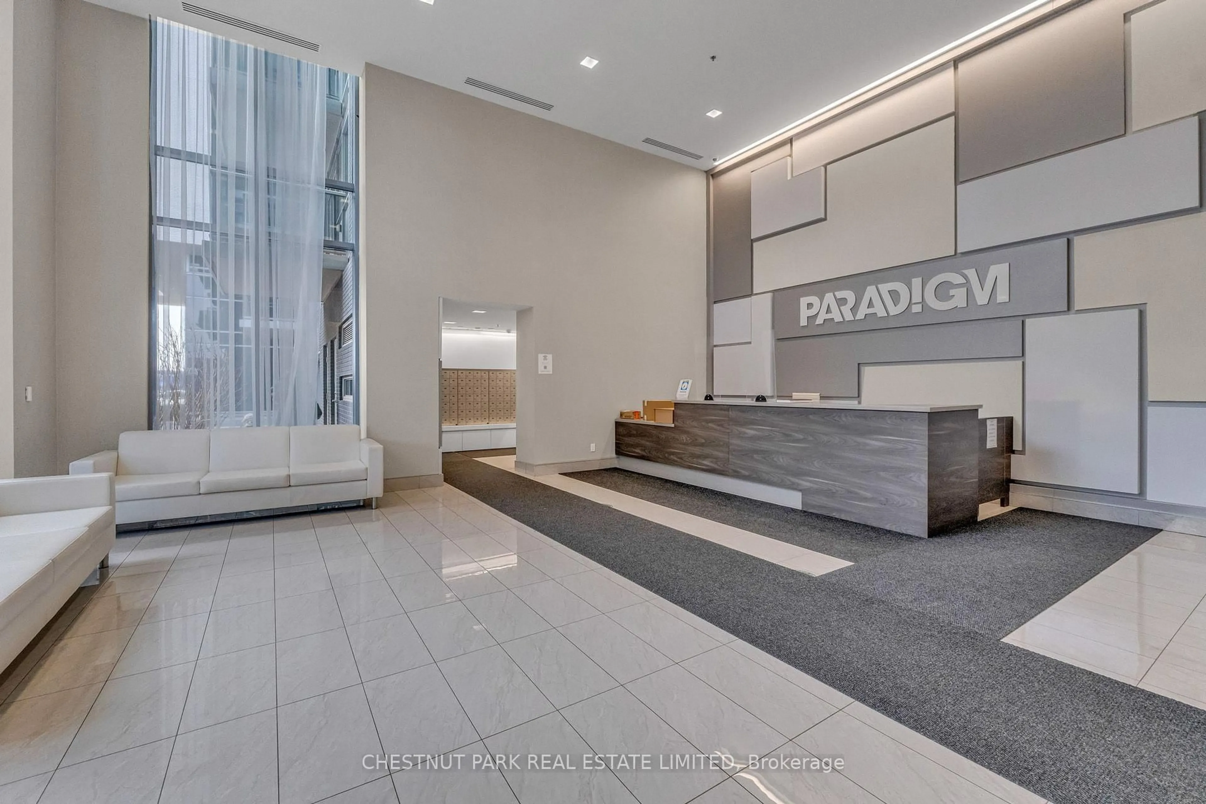 Indoor foyer for 2093 Fairview St #604, Burlington Ontario L7R 0E6