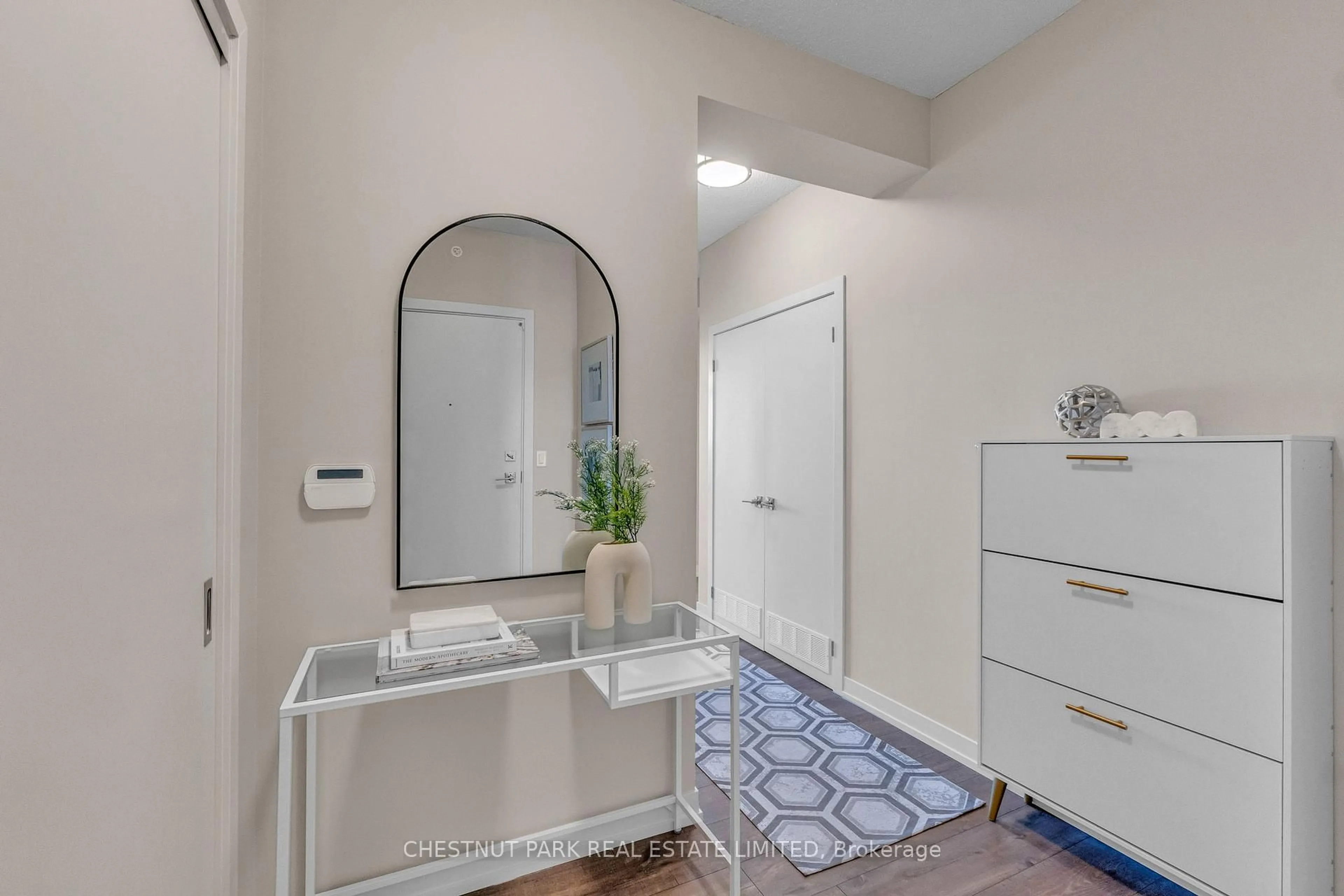 Indoor entryway for 2093 Fairview St #604, Burlington Ontario L7R 0E6