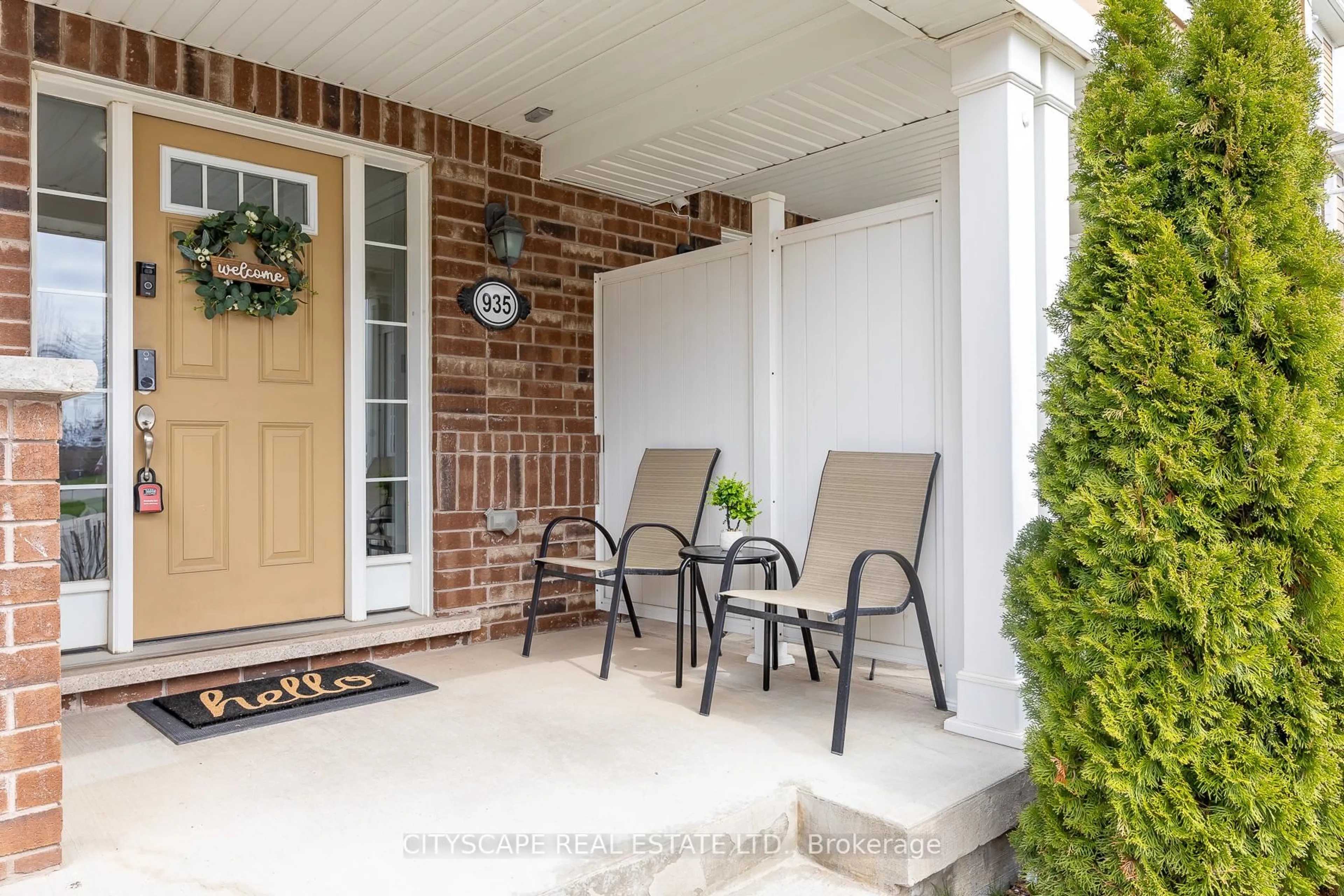Patio, street for 935 Nadalin Hts, Milton Ontario L9T 8R2