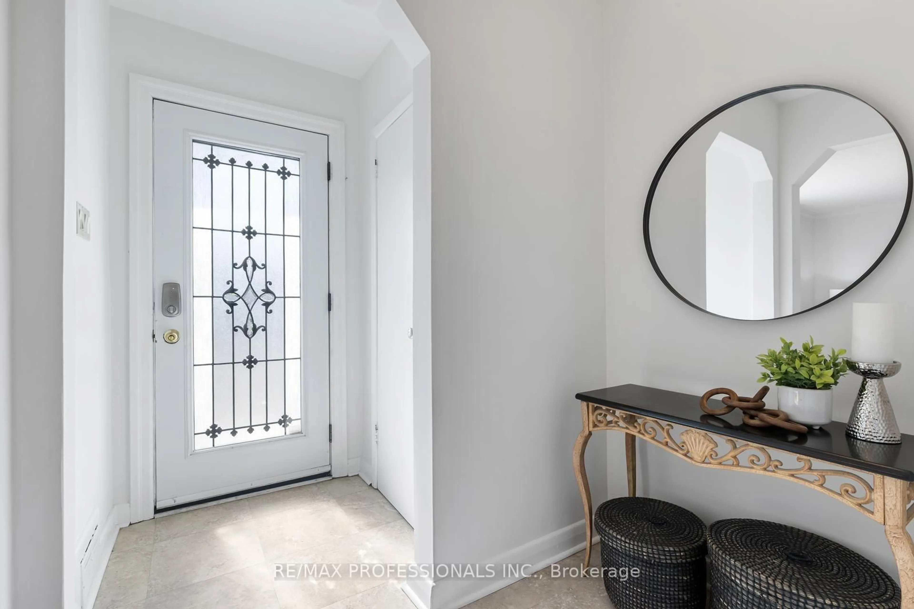 Indoor entryway for 25 Charleston Rd, Toronto Ontario M9B 4M6